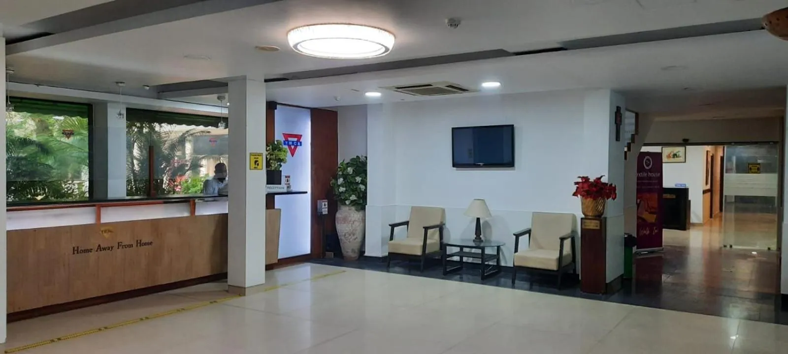 Lobby or reception in New Delhi YMCA Tourist Hostel