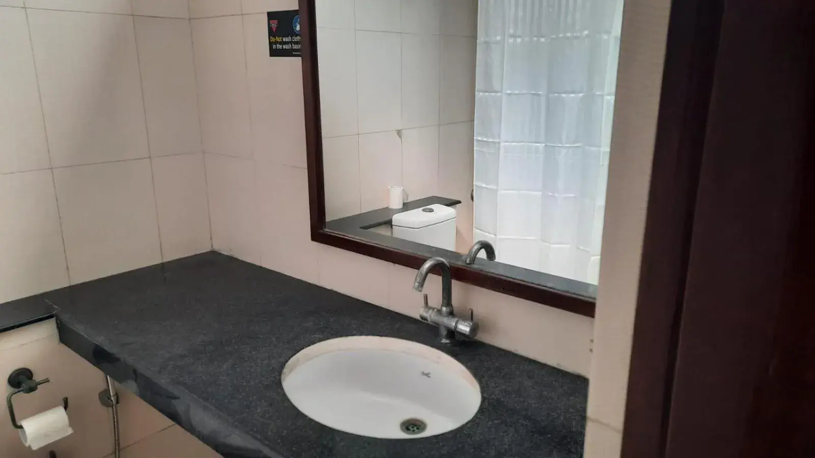 Bathroom in New Delhi YMCA Tourist Hostel