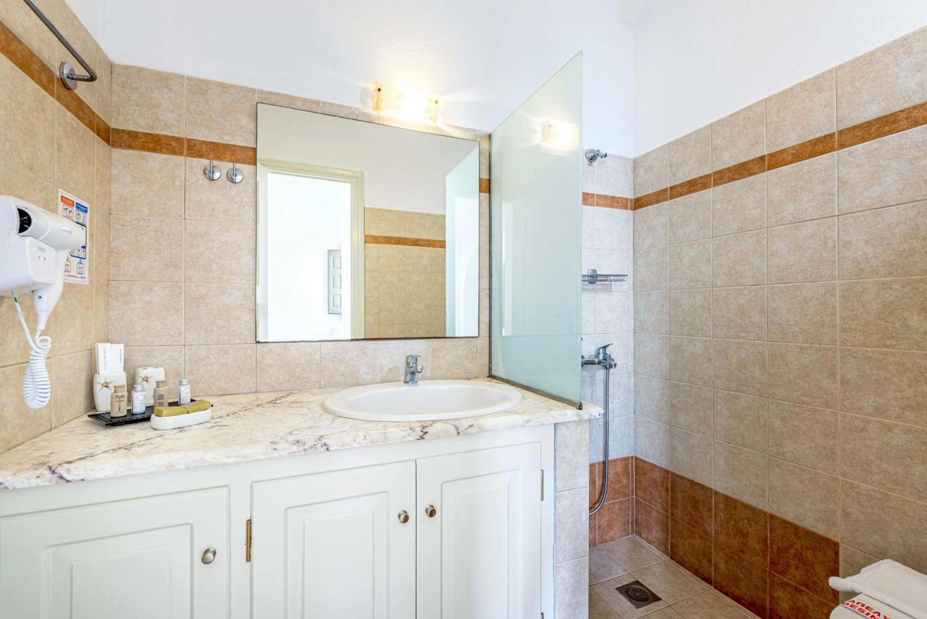 Bathroom in En Plo Boutique Suites