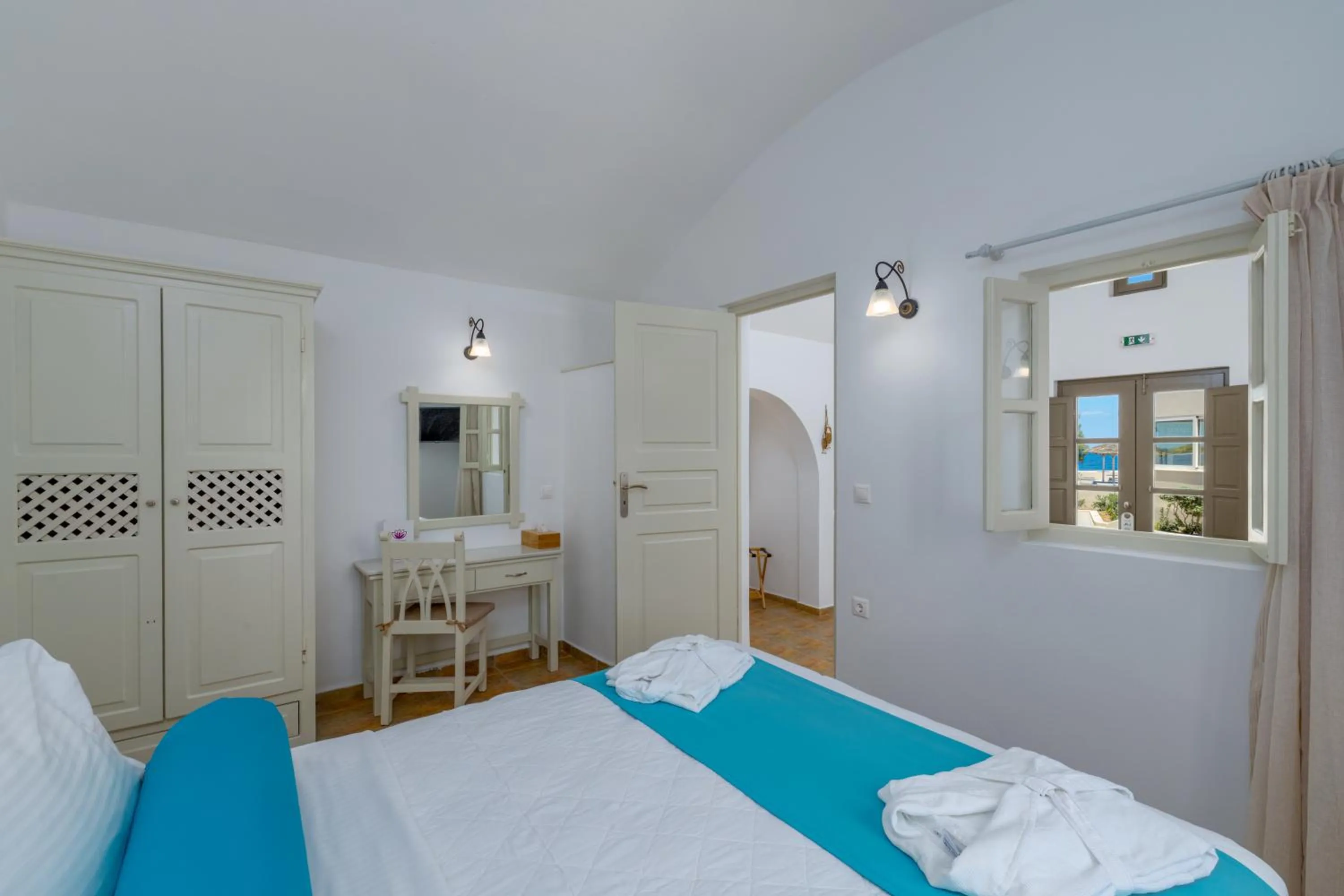 Bed in En Plo Boutique Suites