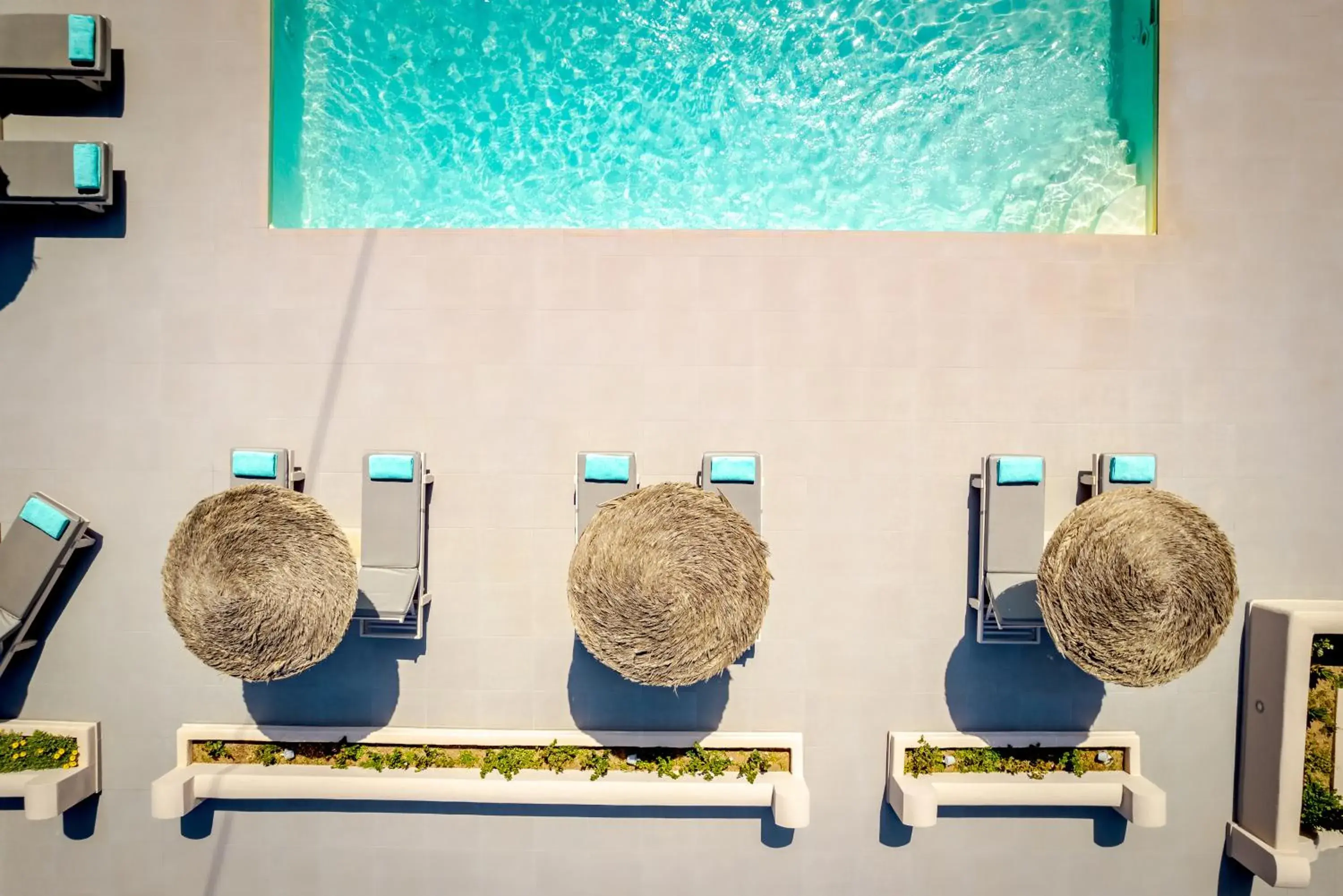 Swimming pool in En Plo Boutique Suites Swimming pool in En Plo Boutique Suites