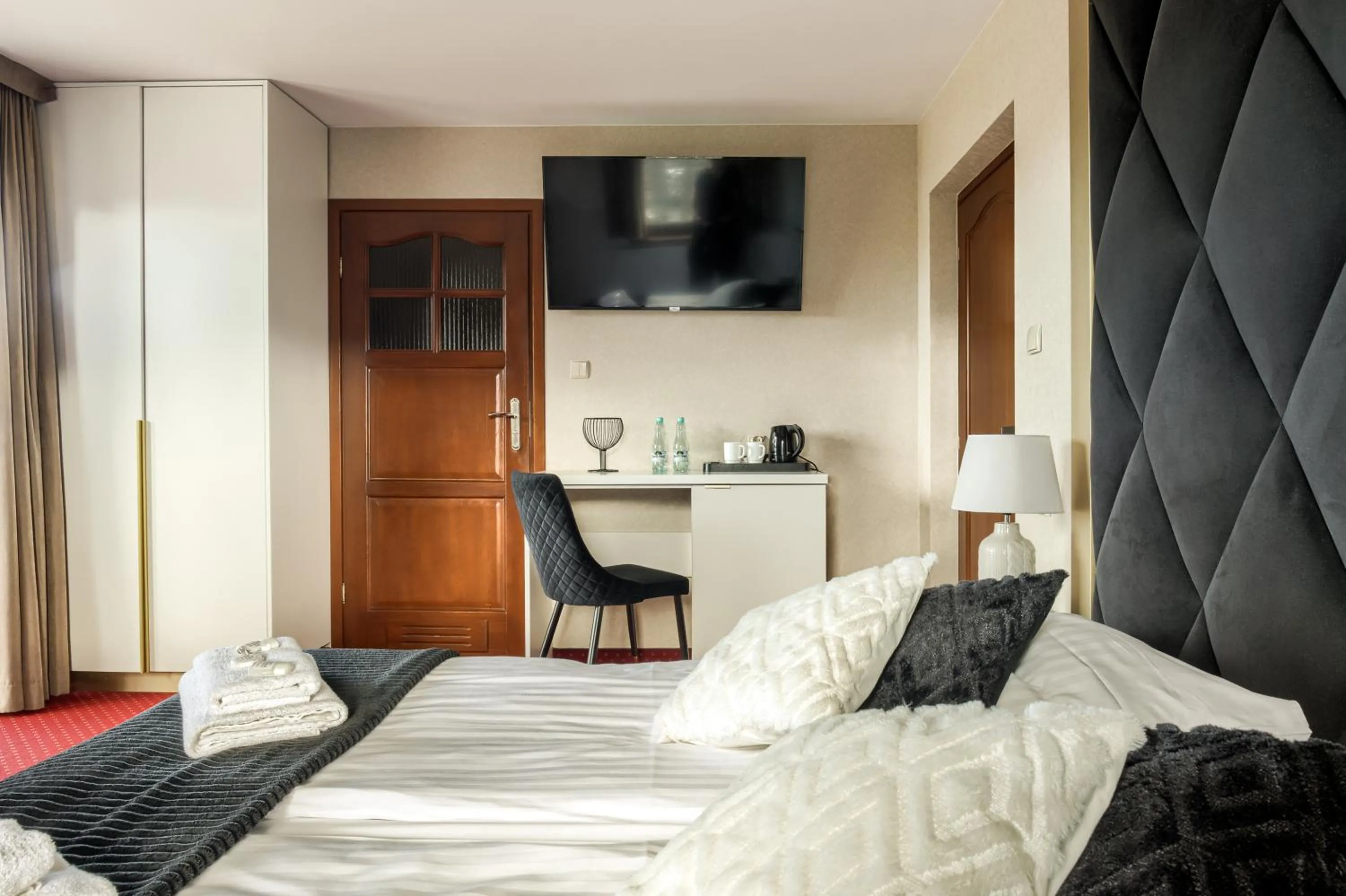 Photo of the whole room, Bed in Dworek pod Giewontem - Jacuzzi & Sauna