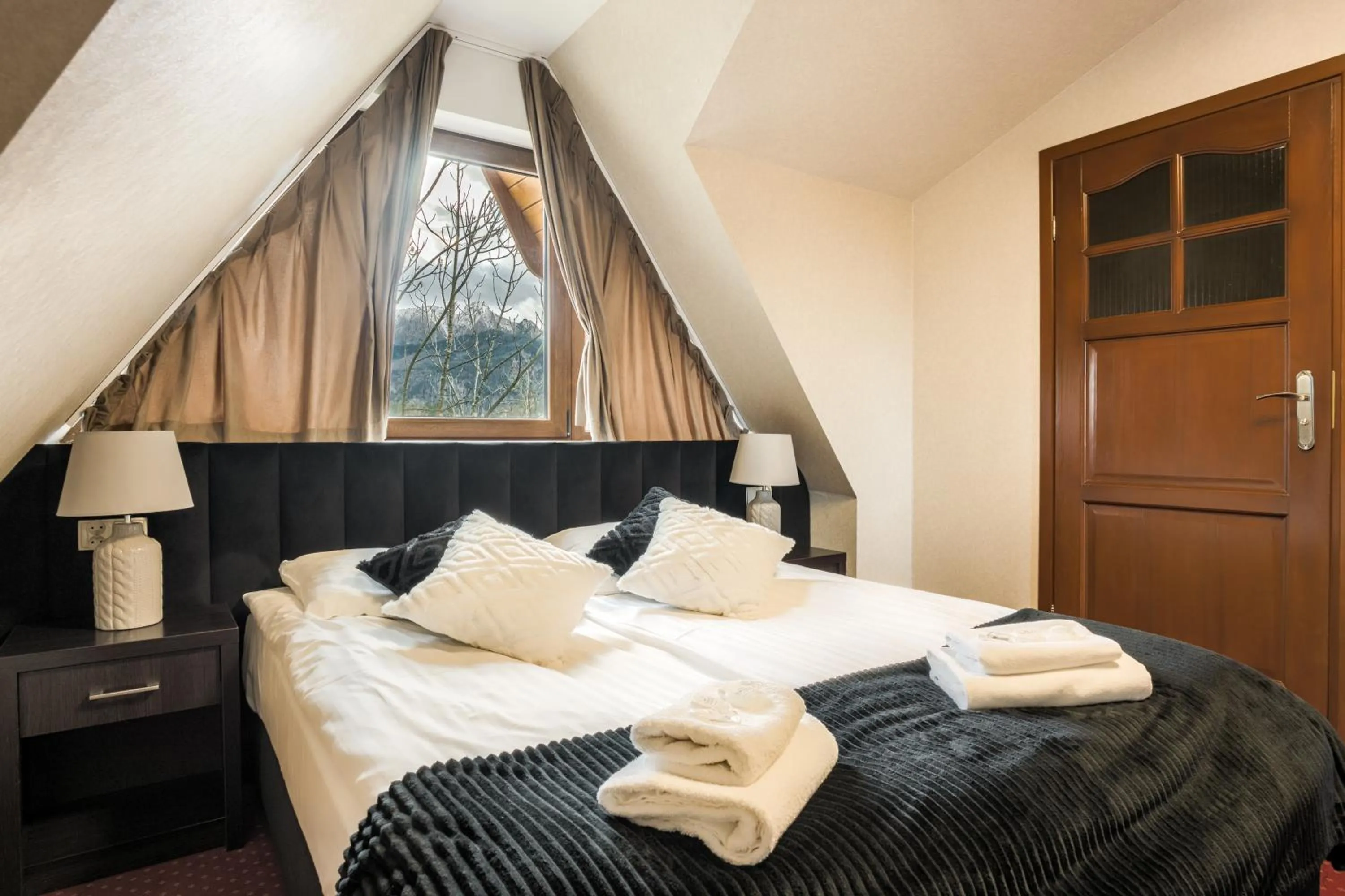 Bed in Dworek pod Giewontem - Jacuzzi & Sauna