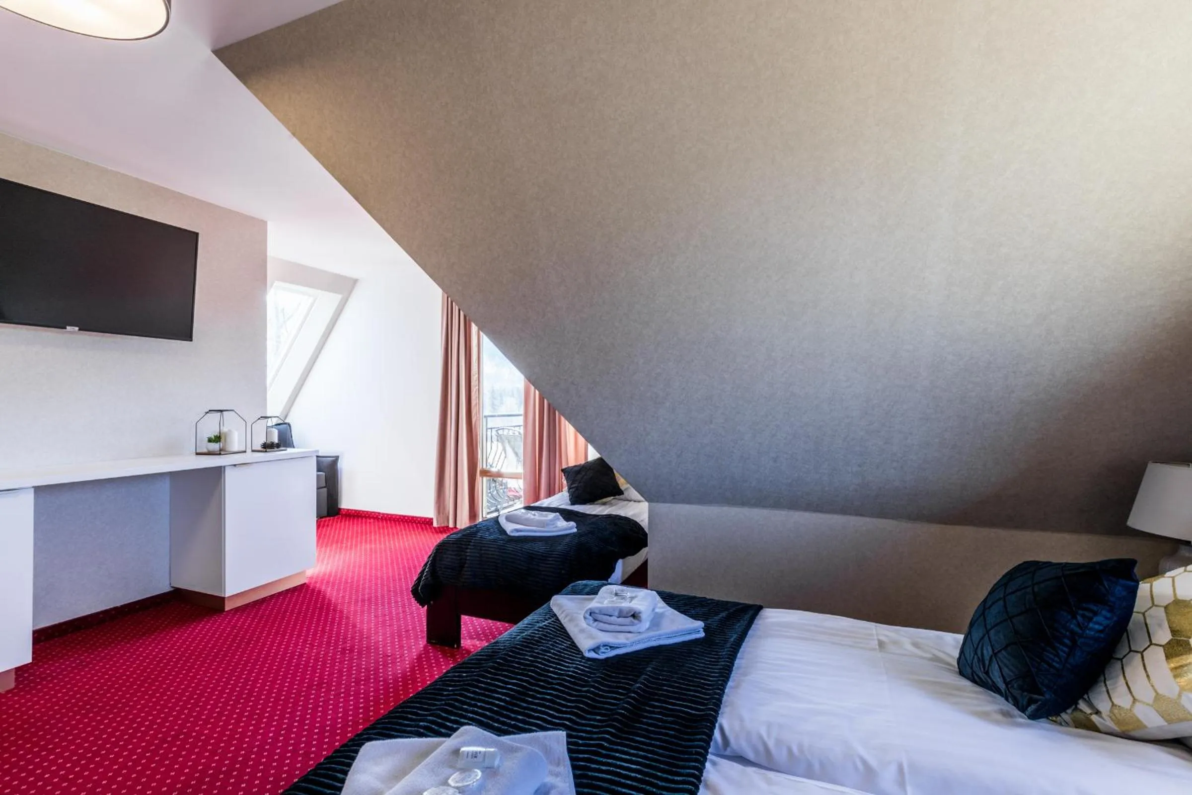 Communal lounge/ TV room, Bed in Dworek pod Giewontem - Jacuzzi & Sauna