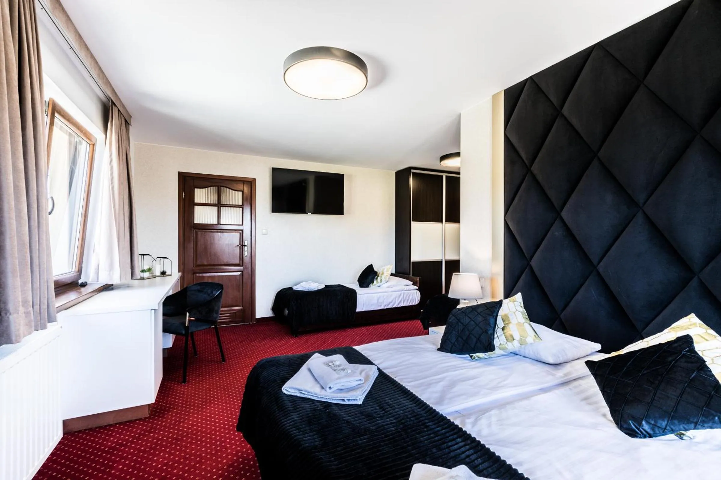 Communal lounge/ TV room, Bed in Dworek pod Giewontem - Jacuzzi & Sauna