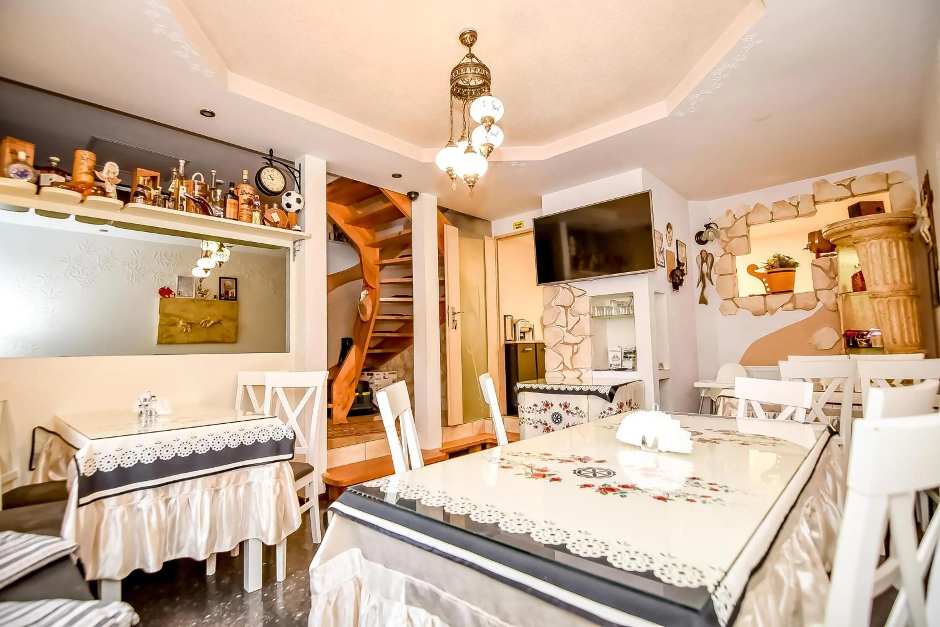Dining area in Ciukrowa Chatka Sauna & Jacuzzi