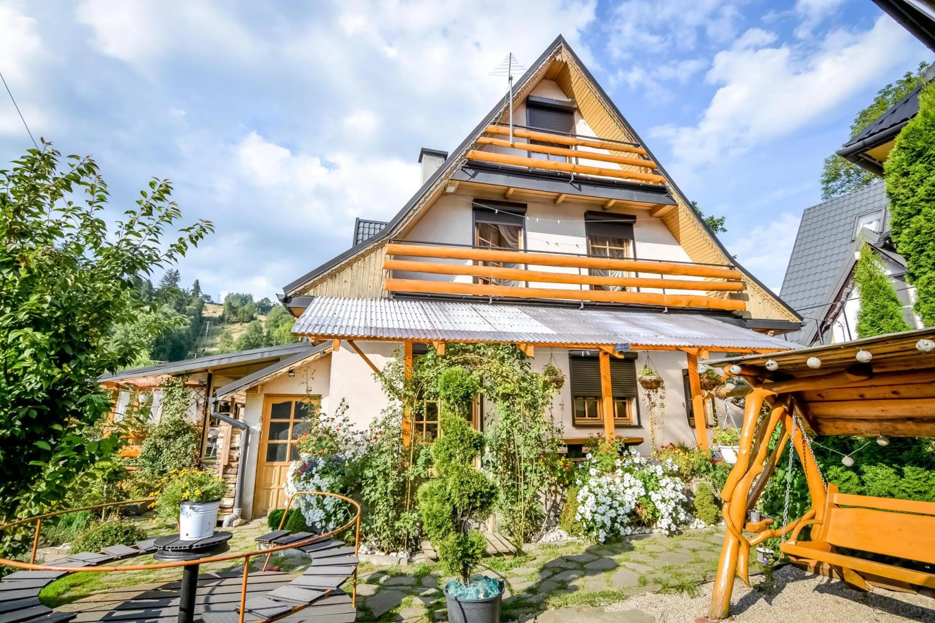 Property building in Ciukrowa Chatka Sauna & Jacuzzi