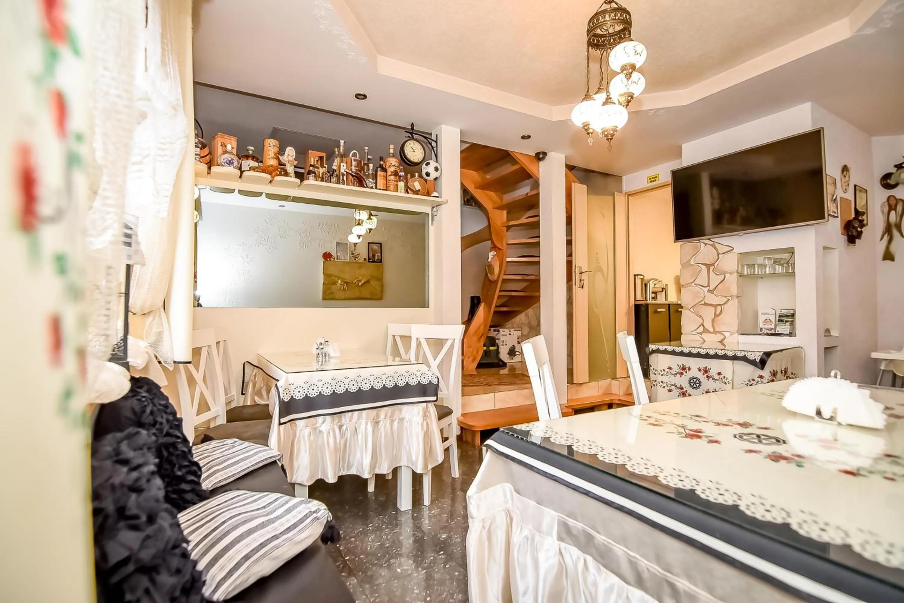 Living room in Ciukrowa Chatka Sauna & Jacuzzi