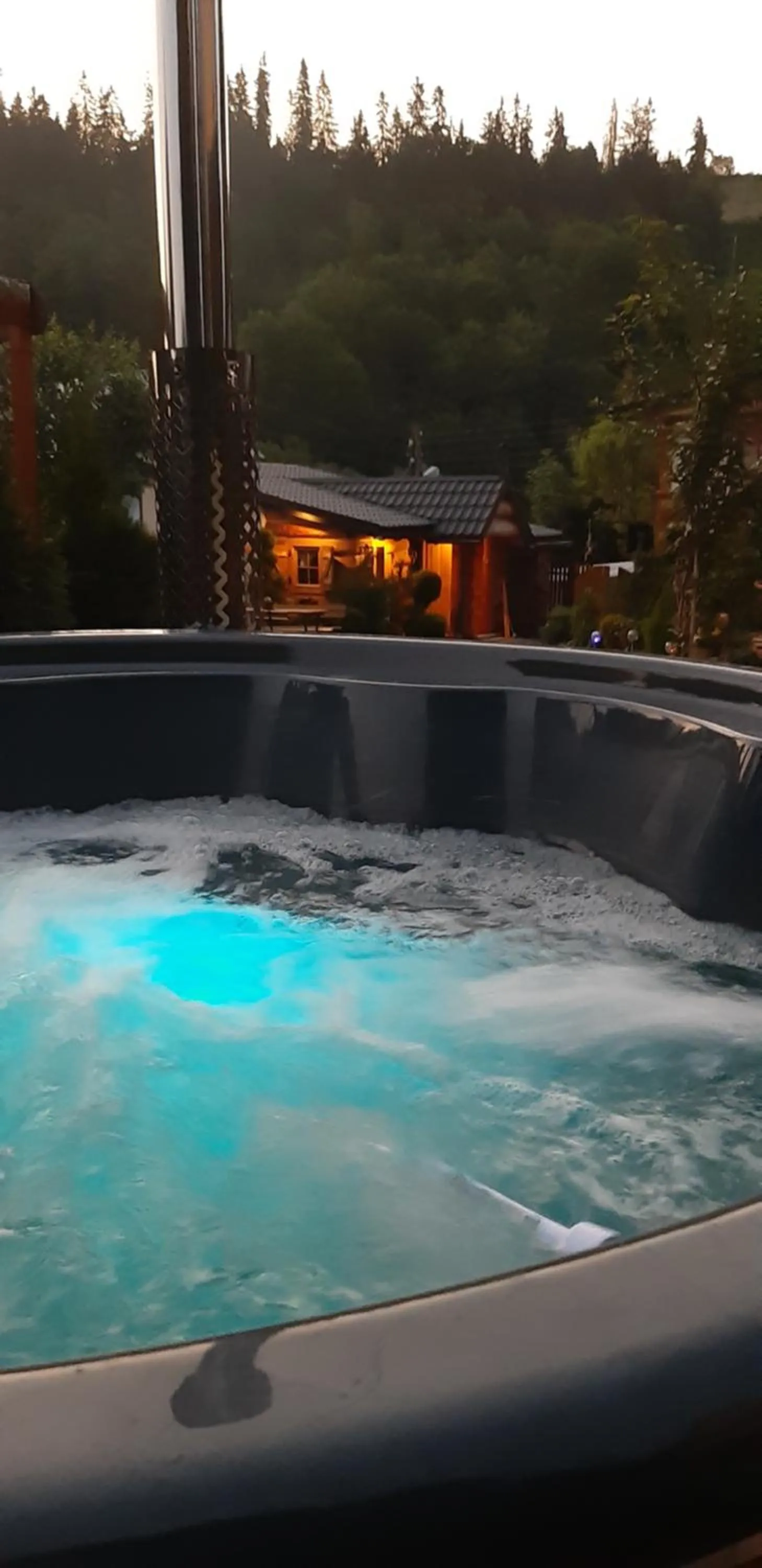 Hot Tub in Ciukrowa Chatka Sauna & Jacuzzi