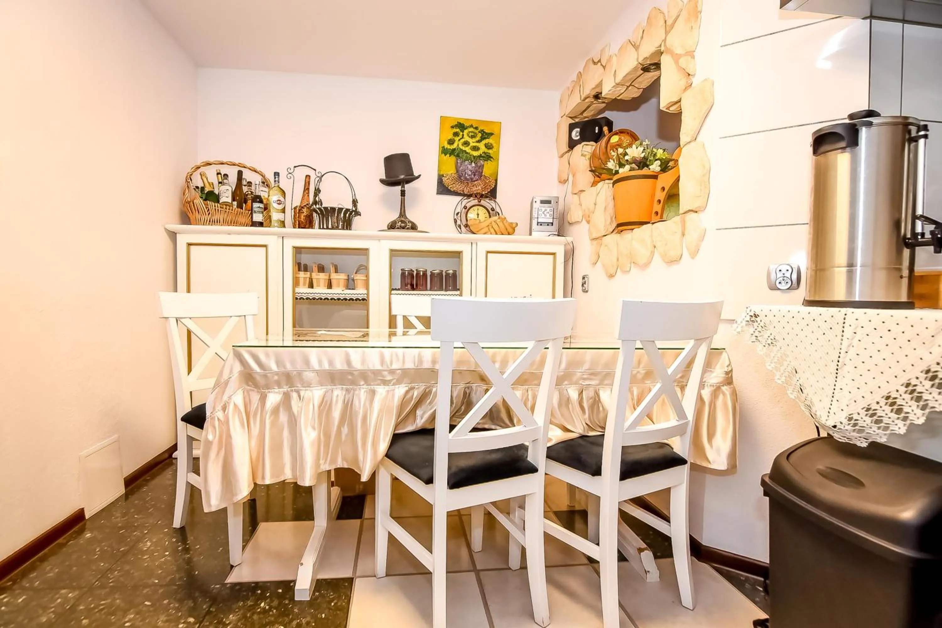 Kitchen or kitchenette in Ciukrowa Chatka Sauna & Jacuzzi