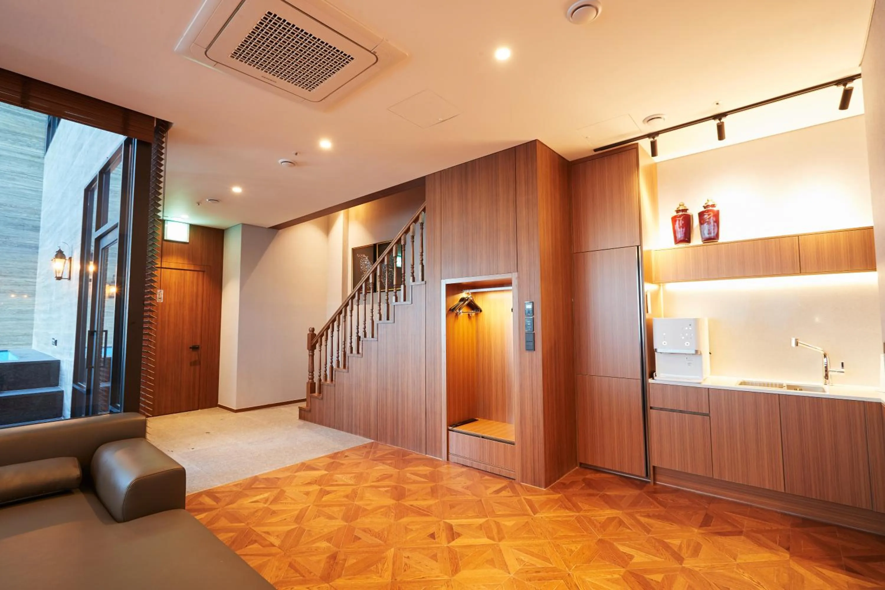 Coffee/tea facilities in Suwon Partyz Hotel