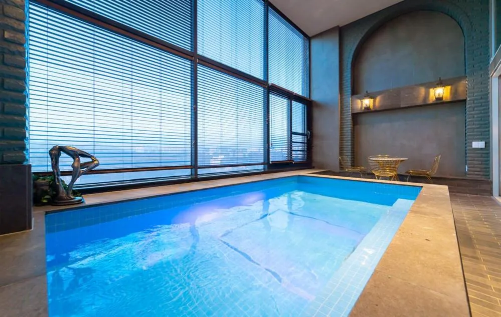 Swimming pool in Suwon Partyz Hotel