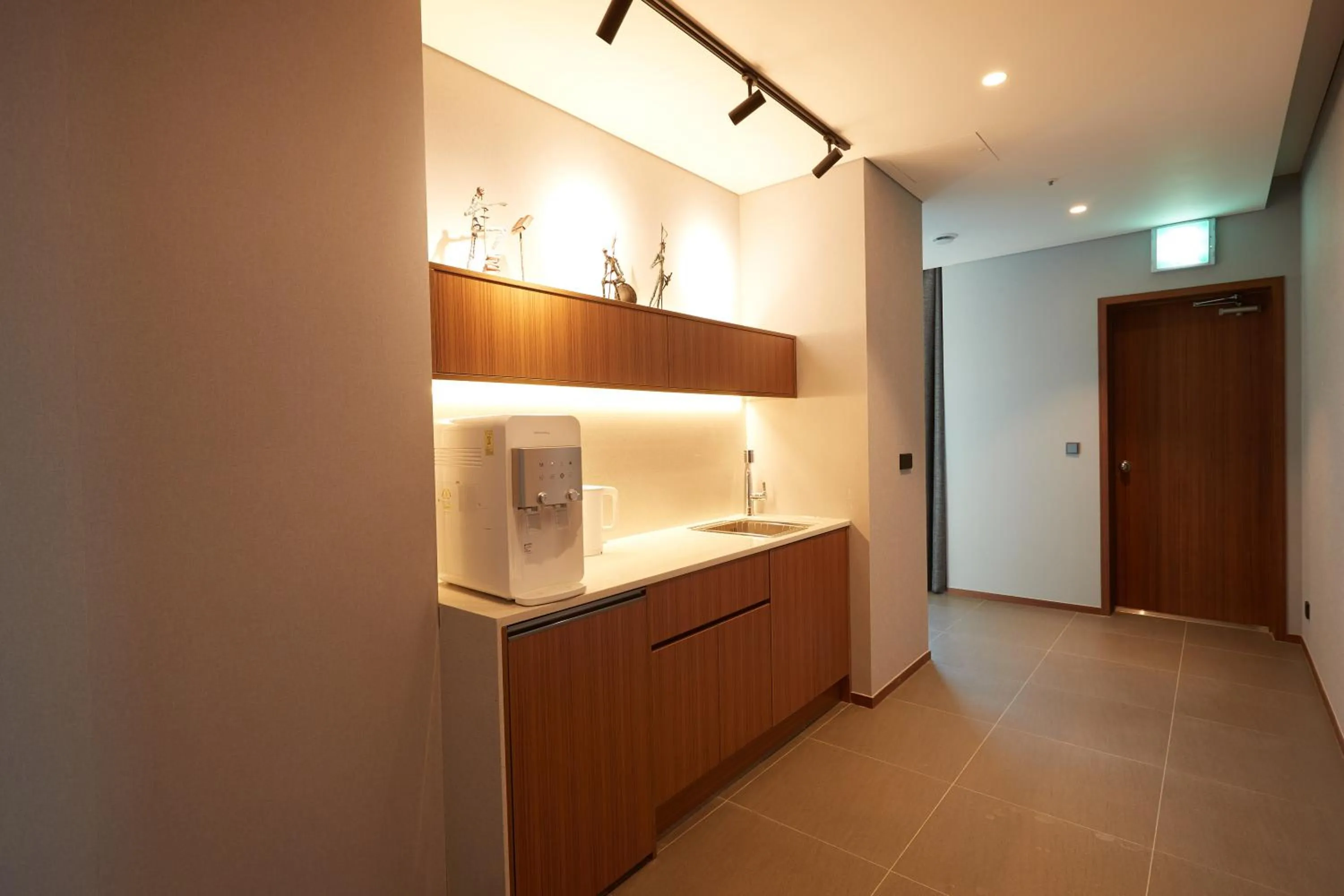 Coffee/tea facilities in Suwon Partyz Hotel