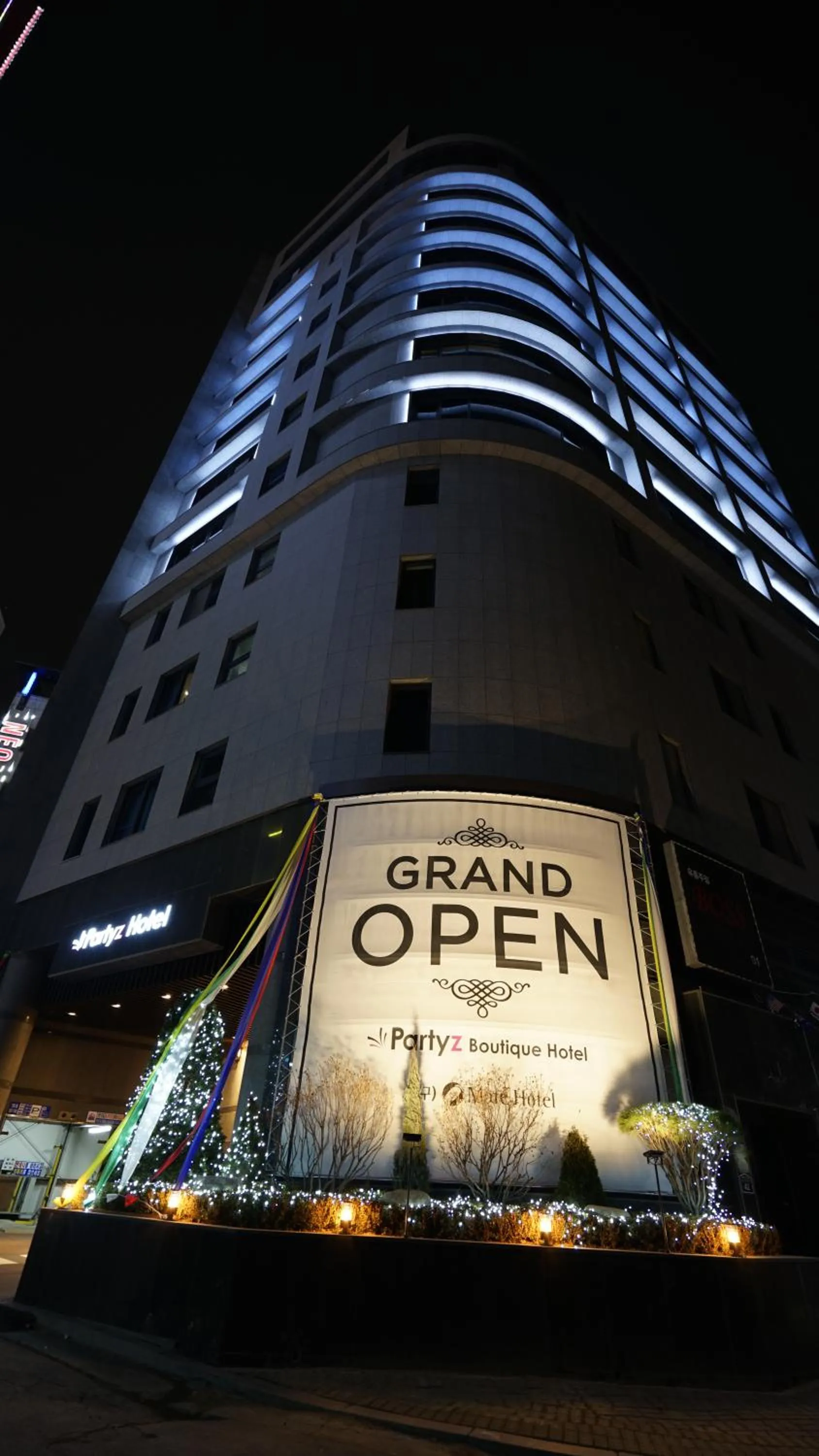 Property building in Suwon Partyz Hotel
