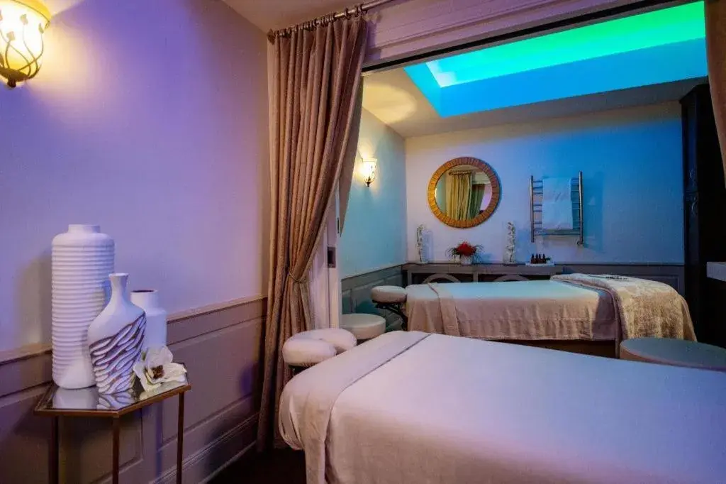 Bed in Disney's Grand Floridian Resort And Spa Bed in Disney's Grand Floridian Resort And Spa