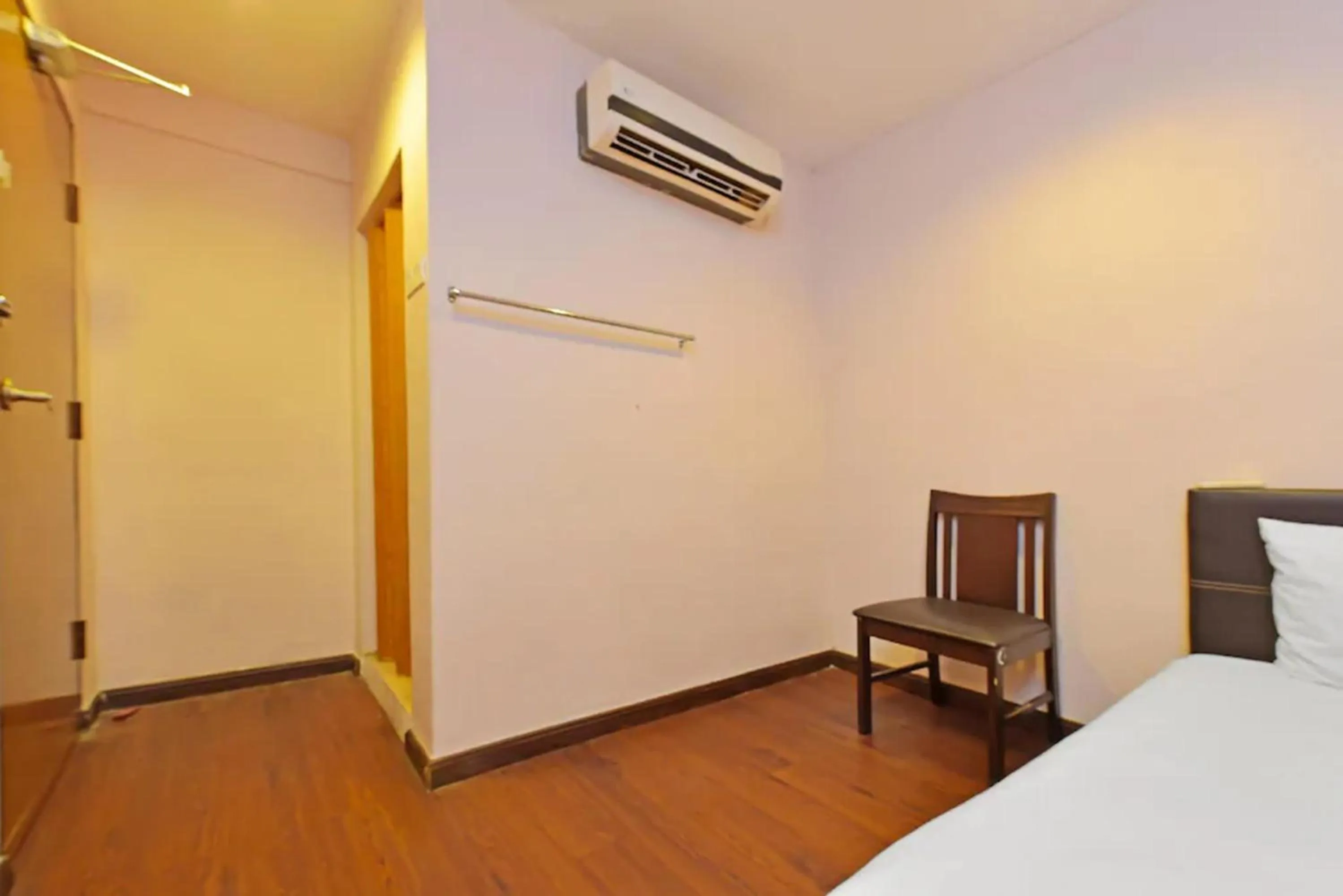 Photo of the whole room, Bed in 98 Hotel