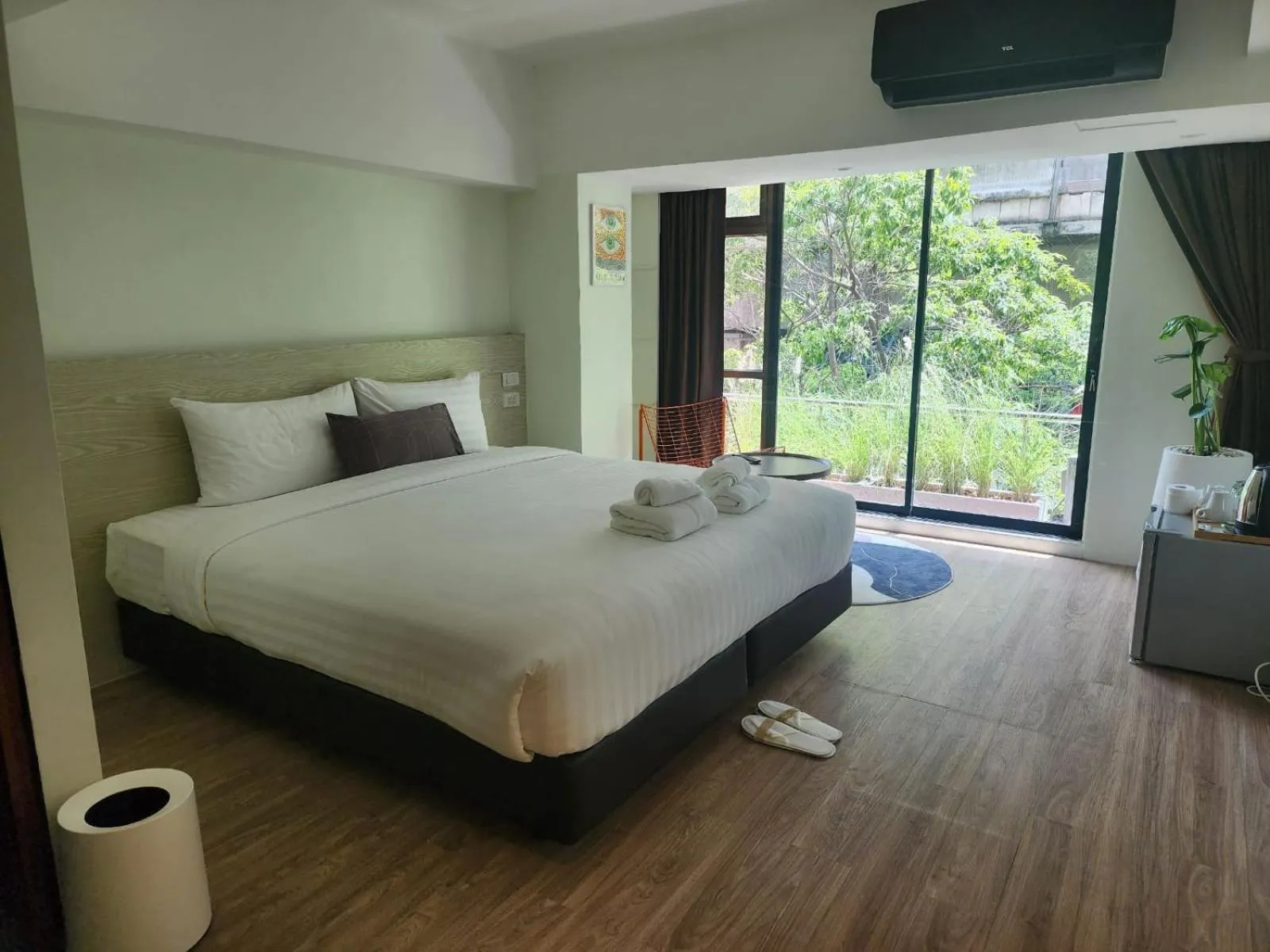 Photo of the whole room, Bed in Gecko EYE Hotel