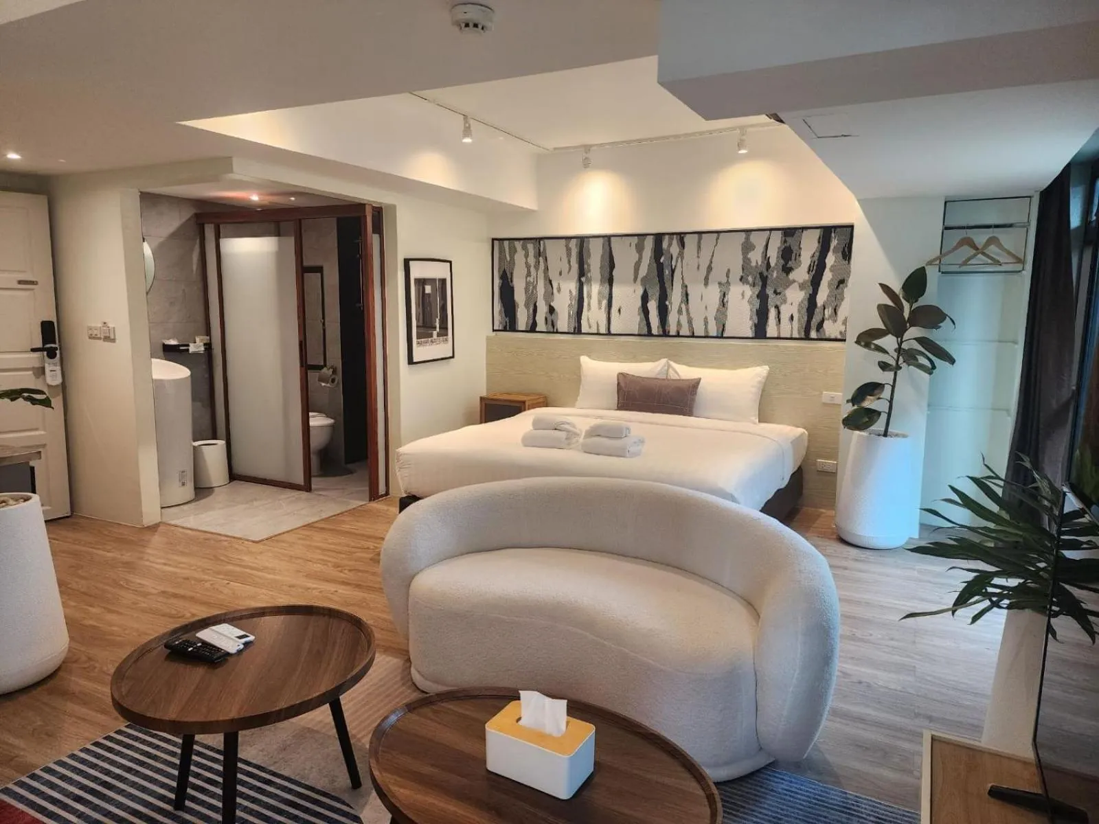 Photo of the whole room, Bed in Gecko EYE Hotel