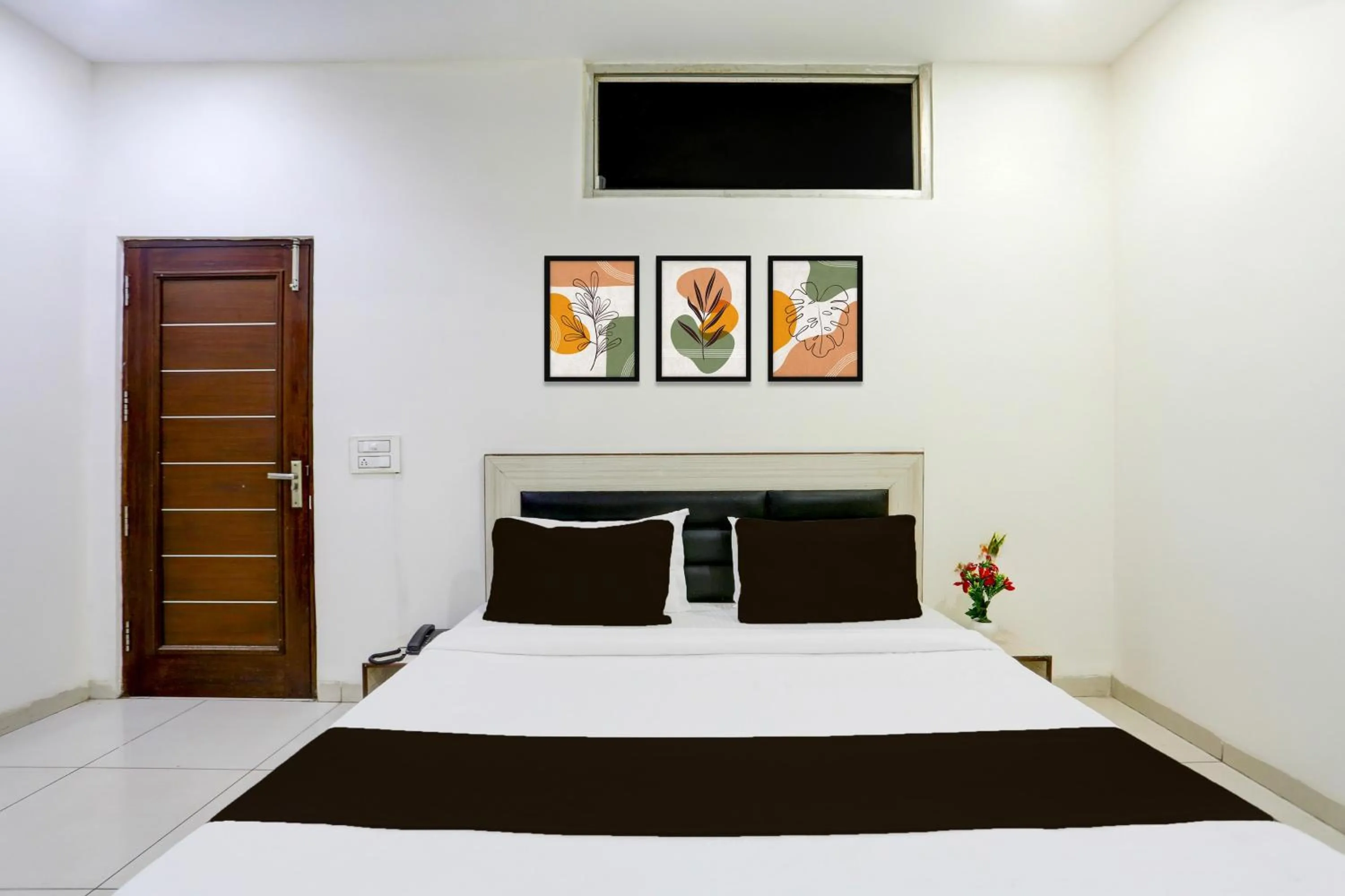 Bedroom, Bed in Super Hotel O Lohgarh Road Zirakpur Formerly JB Plaza
