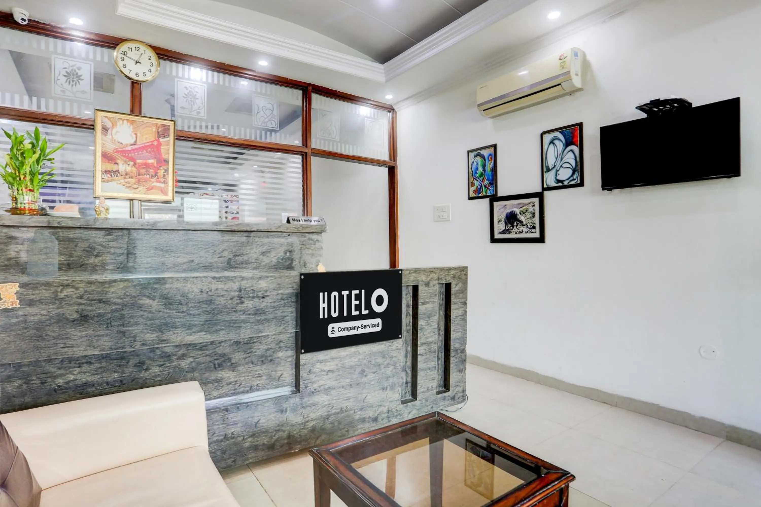 Lobby or reception in Super Hotel O Lohgarh Road Zirakpur Formerly JB Plaza
