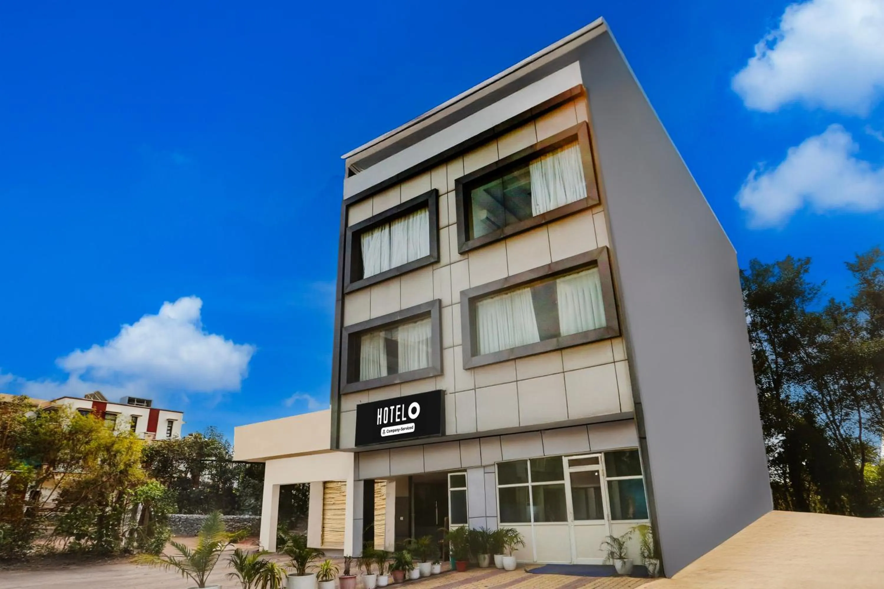 Facade/entrance in Super Hotel O Lohgarh Road Zirakpur Formerly JB Plaza