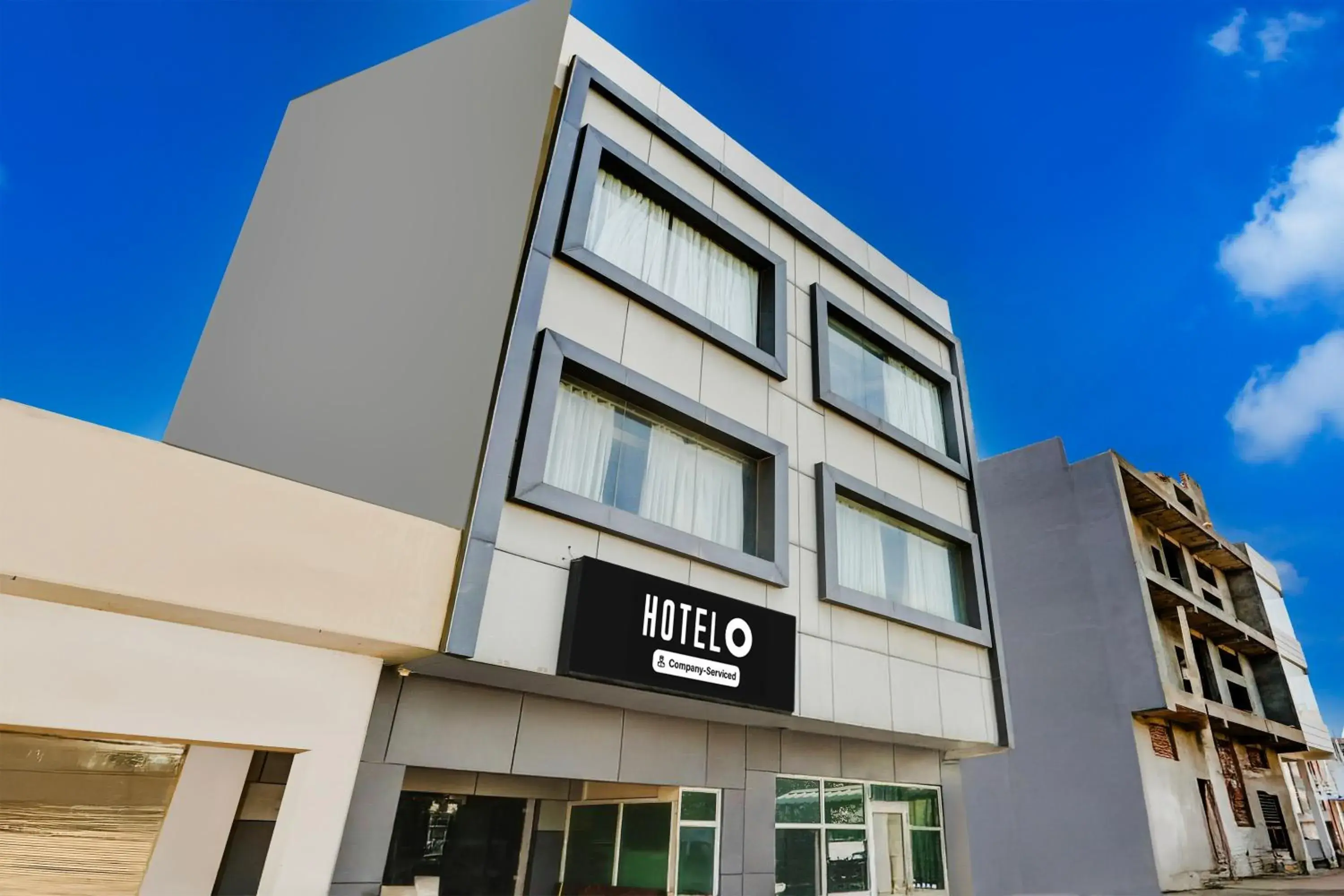 Facade/entrance in Super Hotel O Lohgarh Road Zirakpur Formerly JB Plaza Facade/entrance in Super Hotel O Lohgarh Road Zirakpur Formerly JB Plaza