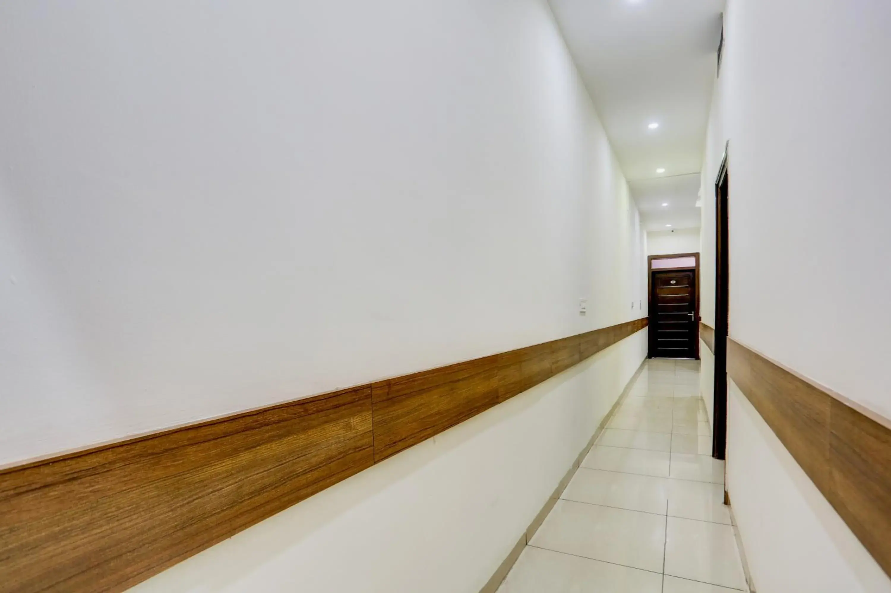 Lobby or reception in Super Hotel O Lohgarh Road Zirakpur Formerly JB Plaza Lobby or reception in Super Hotel O Lohgarh Road Zirakpur Formerly JB Plaza