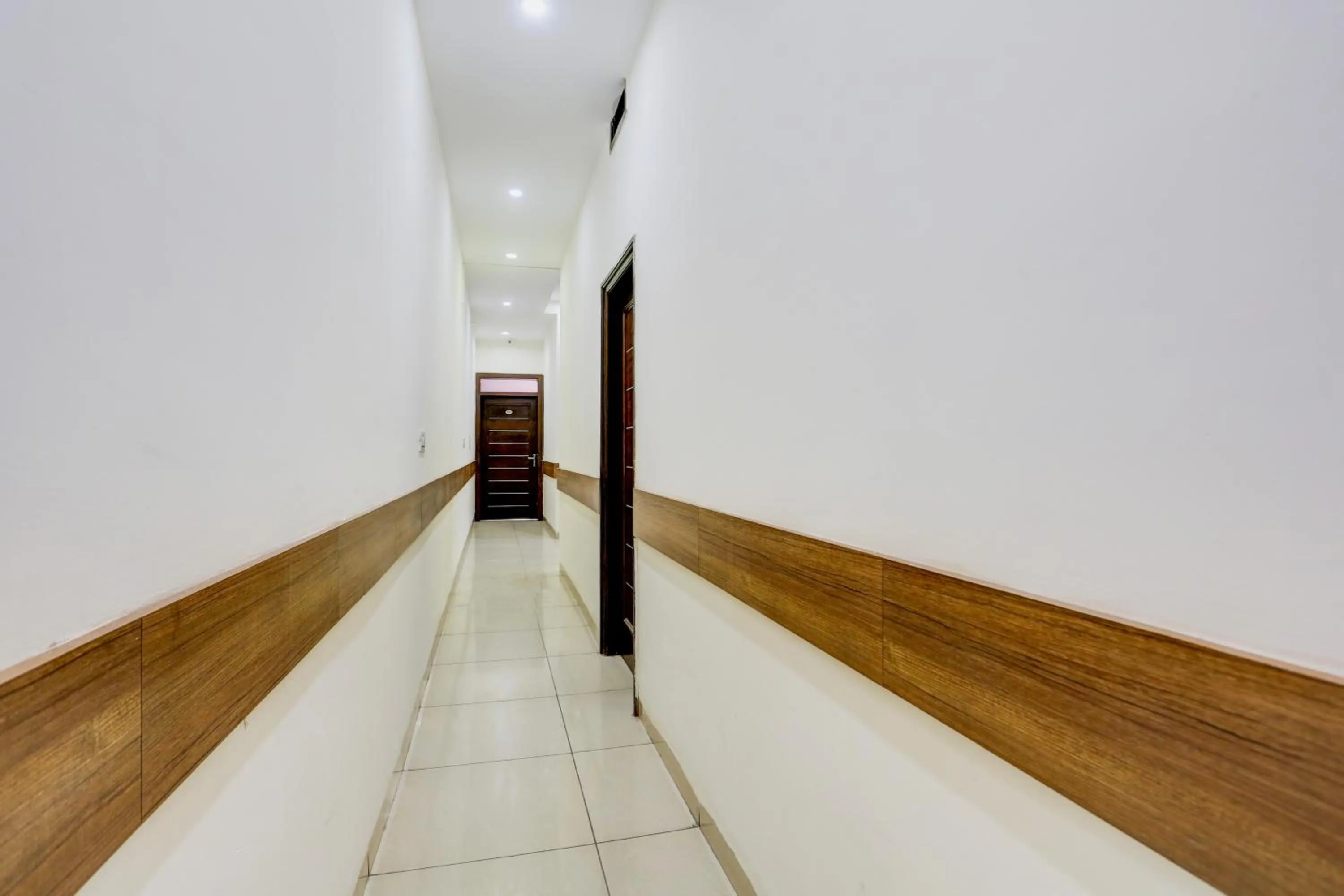 Lobby or reception in Super Hotel O Lohgarh Road Zirakpur Formerly JB Plaza