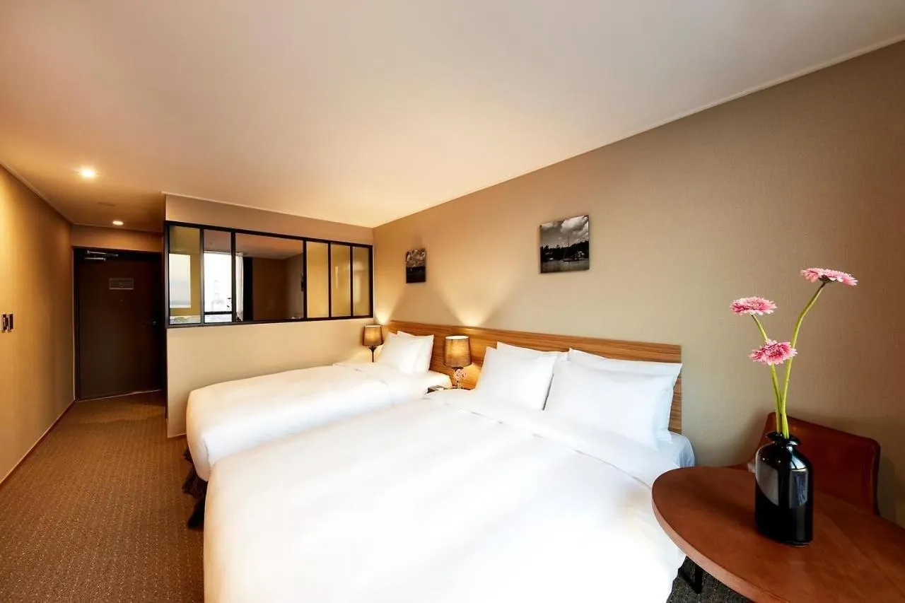 Bed in Golden Harbor Hotel Pyeongtaek