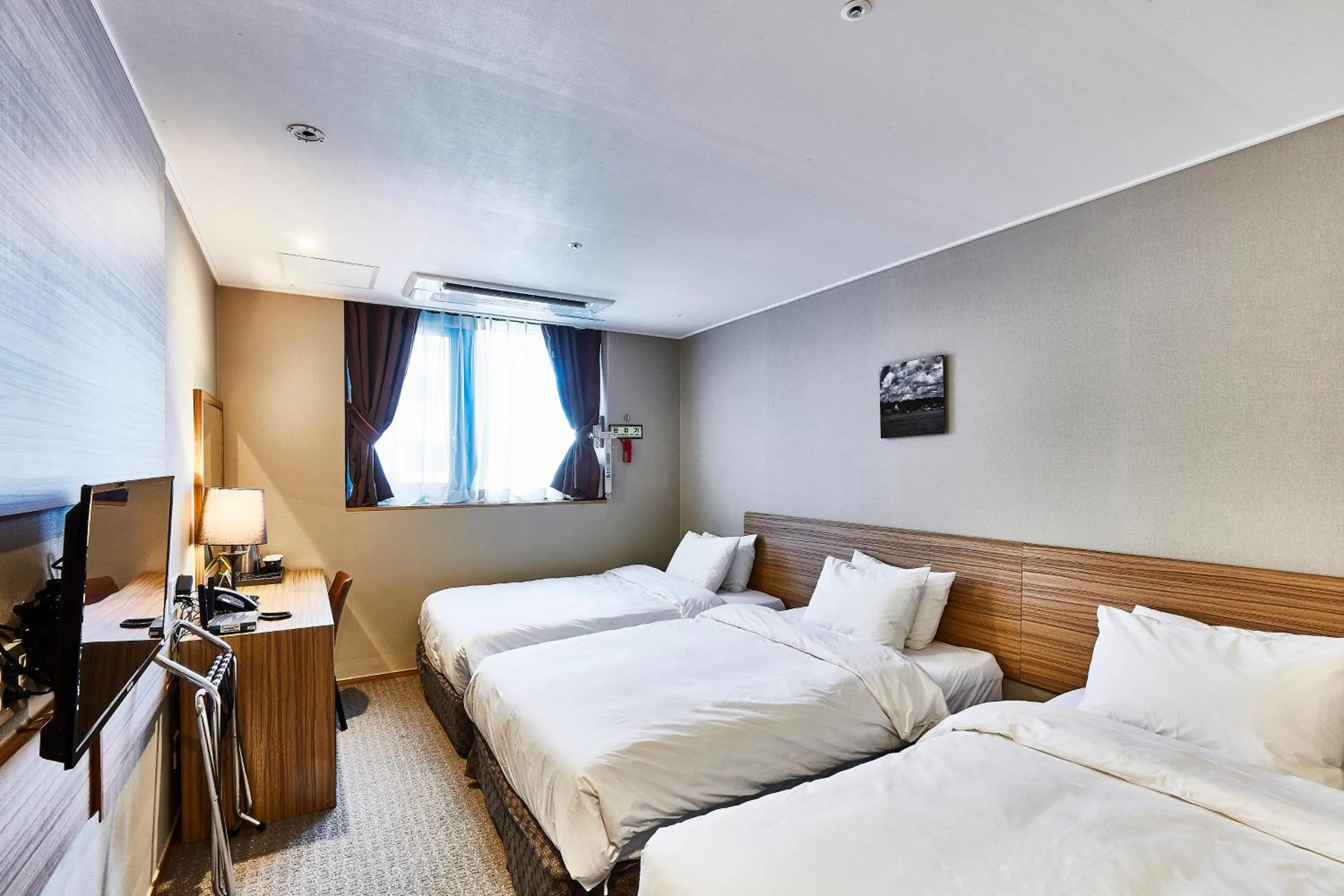 Bed in Golden Harbor Hotel Pyeongtaek