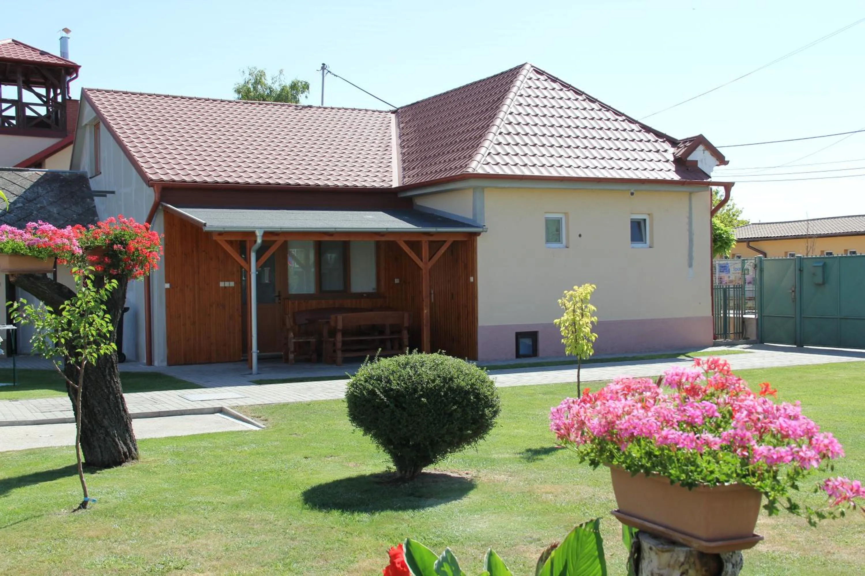 Two-Bedroom House in U Mami