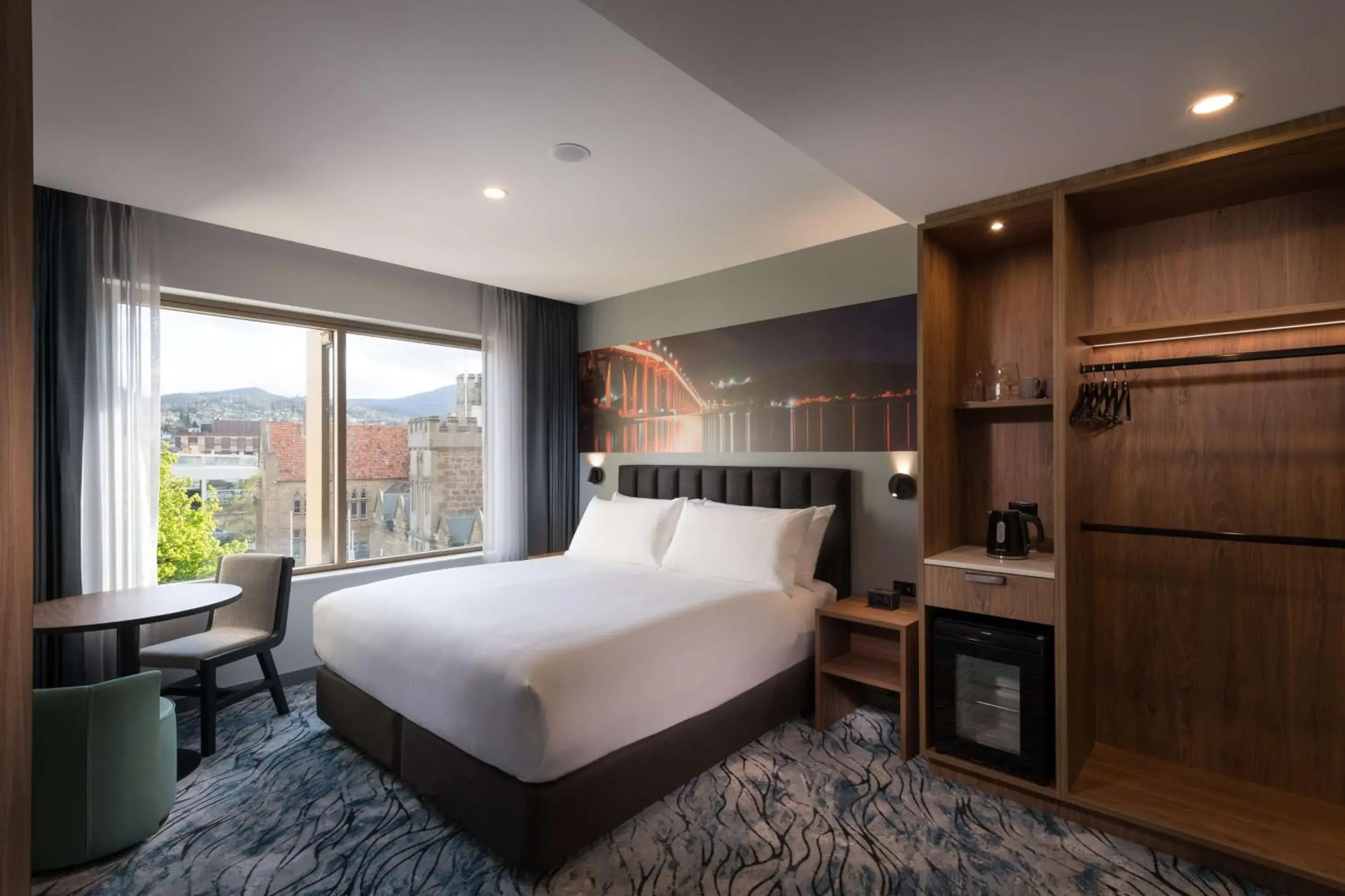 King Room - Mobility Accessible in DoubleTree by Hilton Hobart King Room - Mobility Accessible in DoubleTree by Hilton Hobart