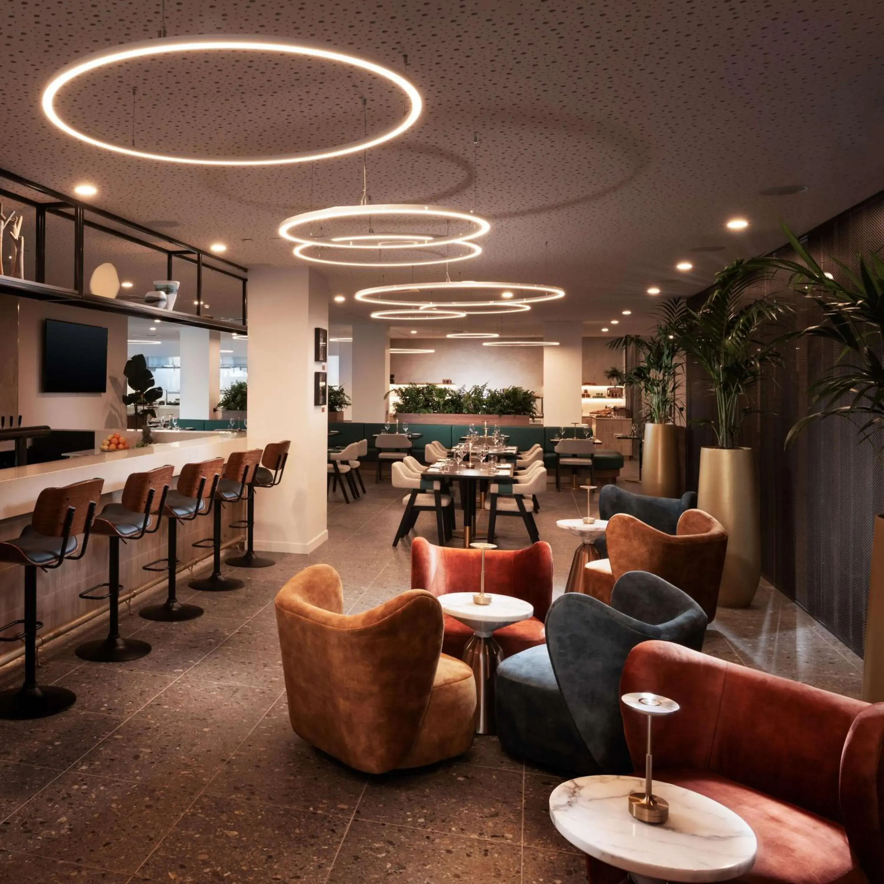 Lounge or bar in DoubleTree by Hilton Hobart Lounge or bar in DoubleTree by Hilton Hobart