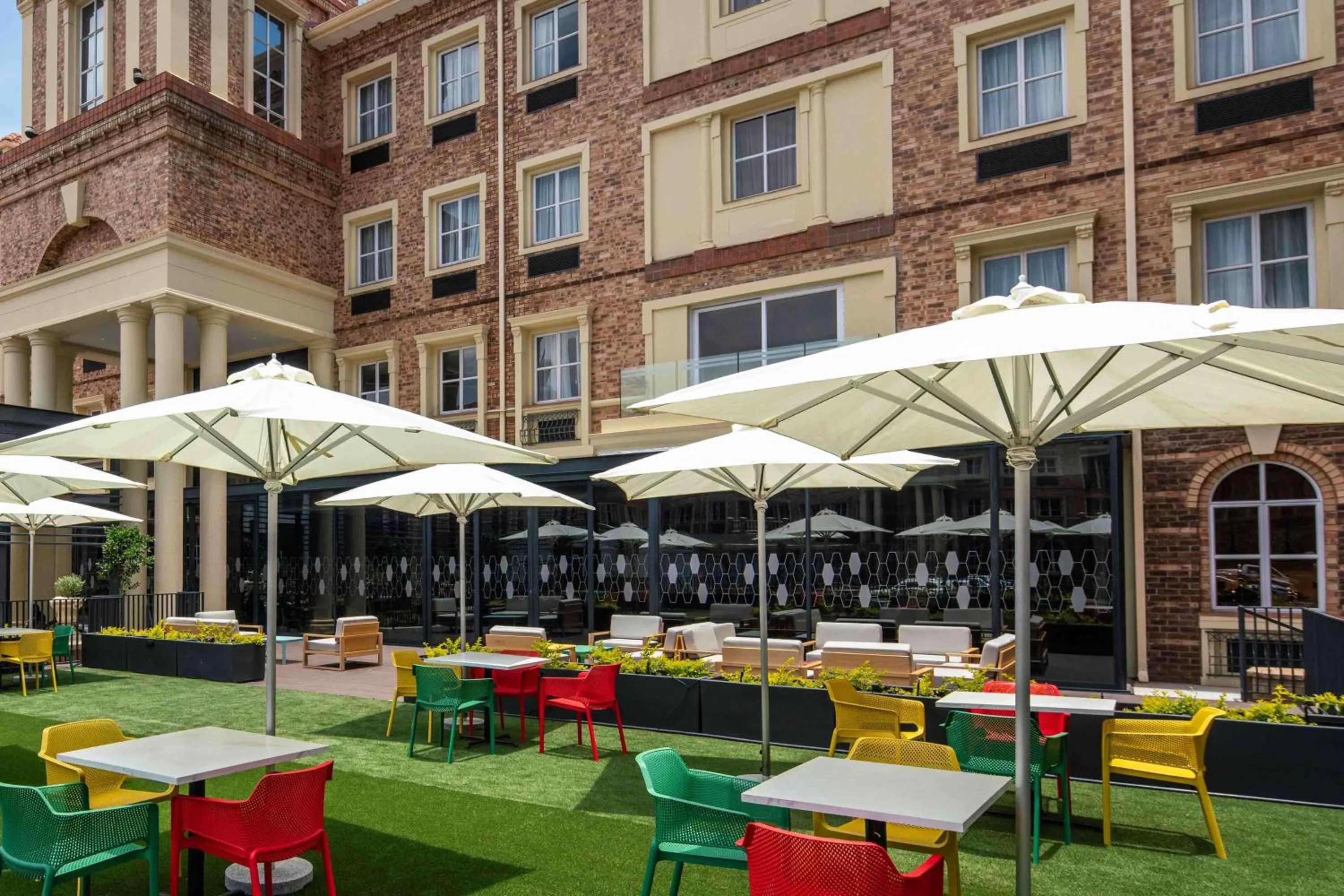 Patio in Hampton By Hilton Sandton Grayston