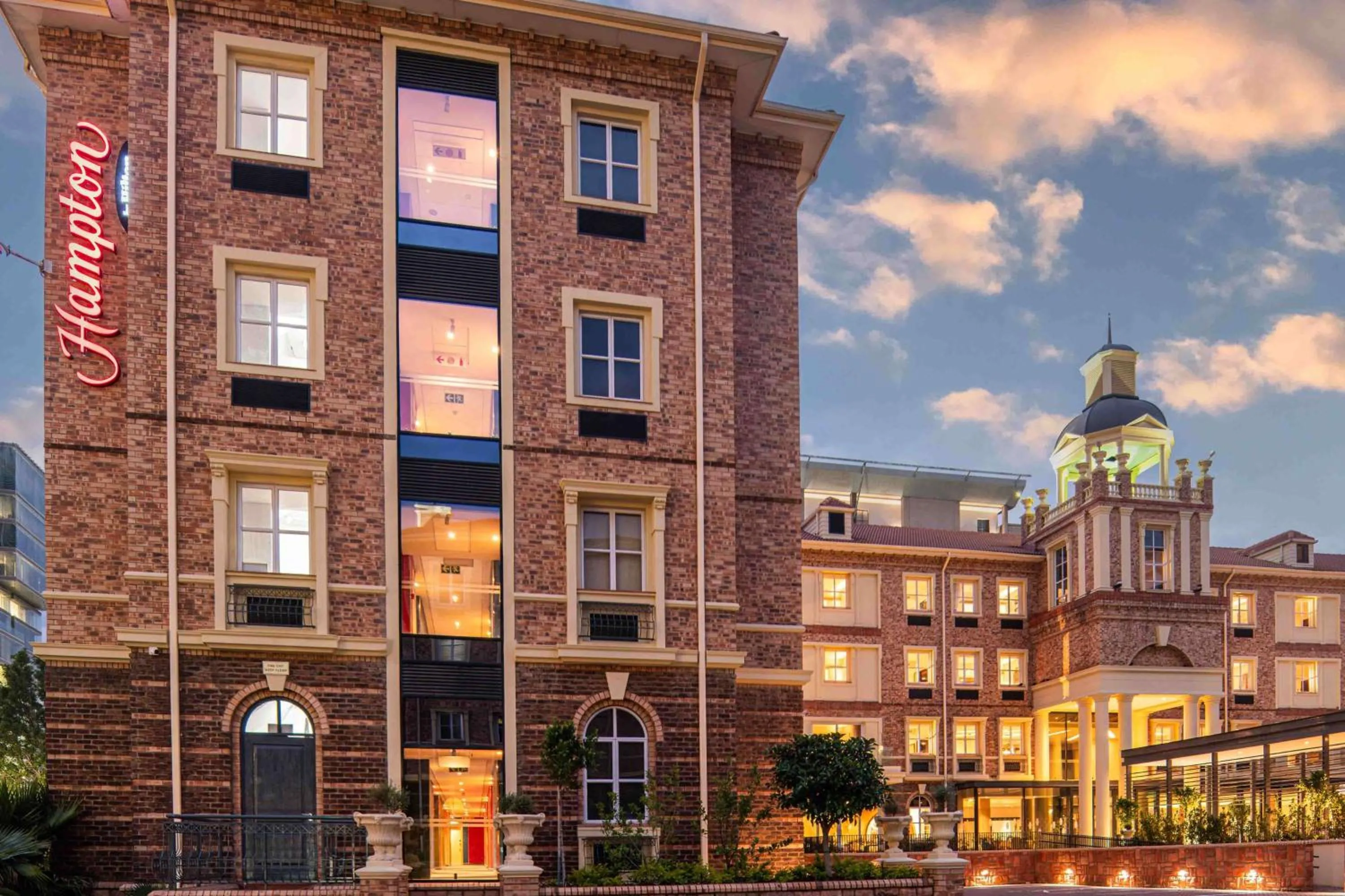 Property building in Hampton By Hilton Sandton Grayston