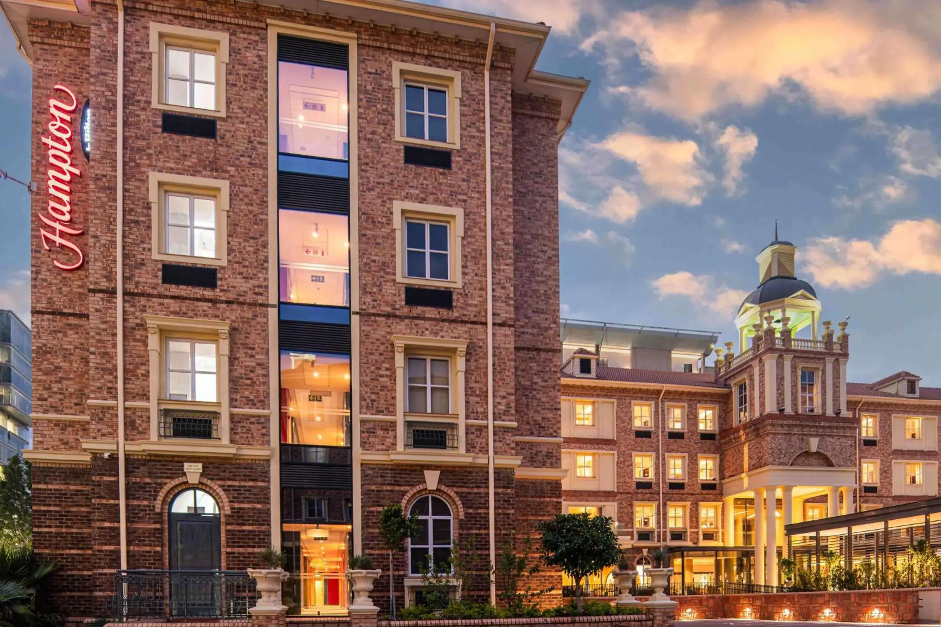 Property building in Hampton By Hilton Sandton Grayston Property building in Hampton By Hilton Sandton Grayston