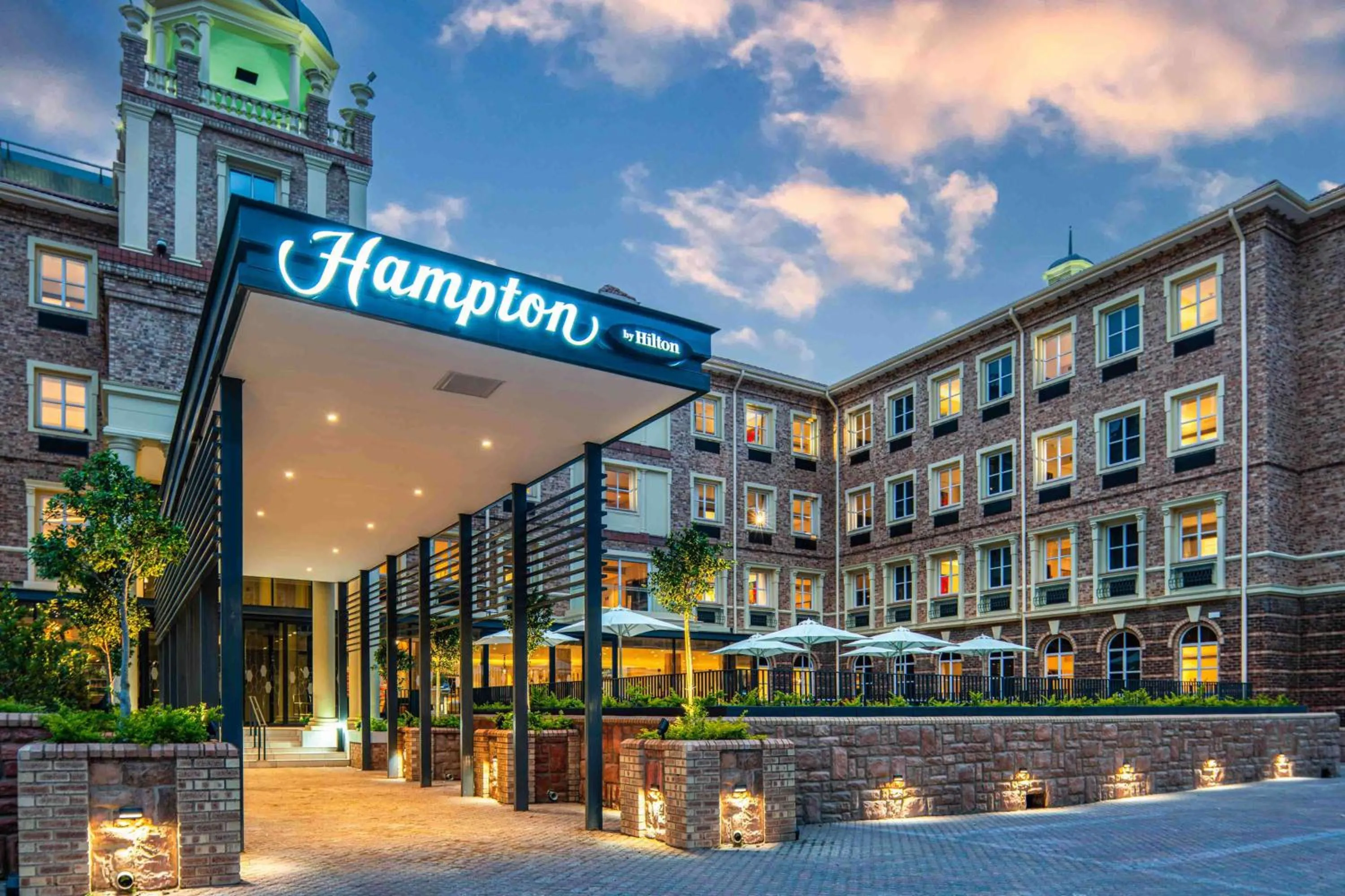 Property building in Hampton By Hilton Sandton Grayston