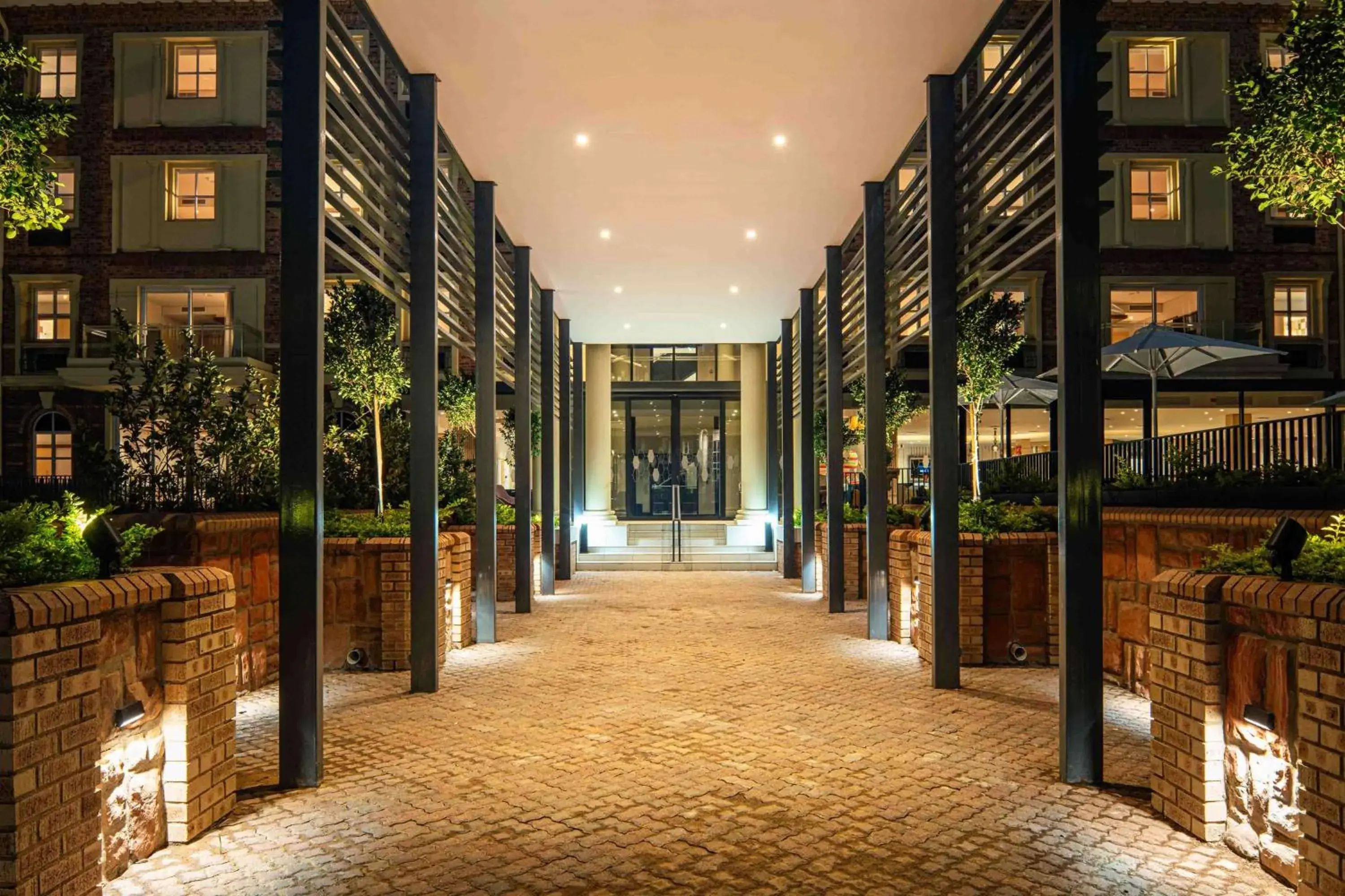 Property building in Hampton By Hilton Sandton Grayston Property building in Hampton By Hilton Sandton Grayston