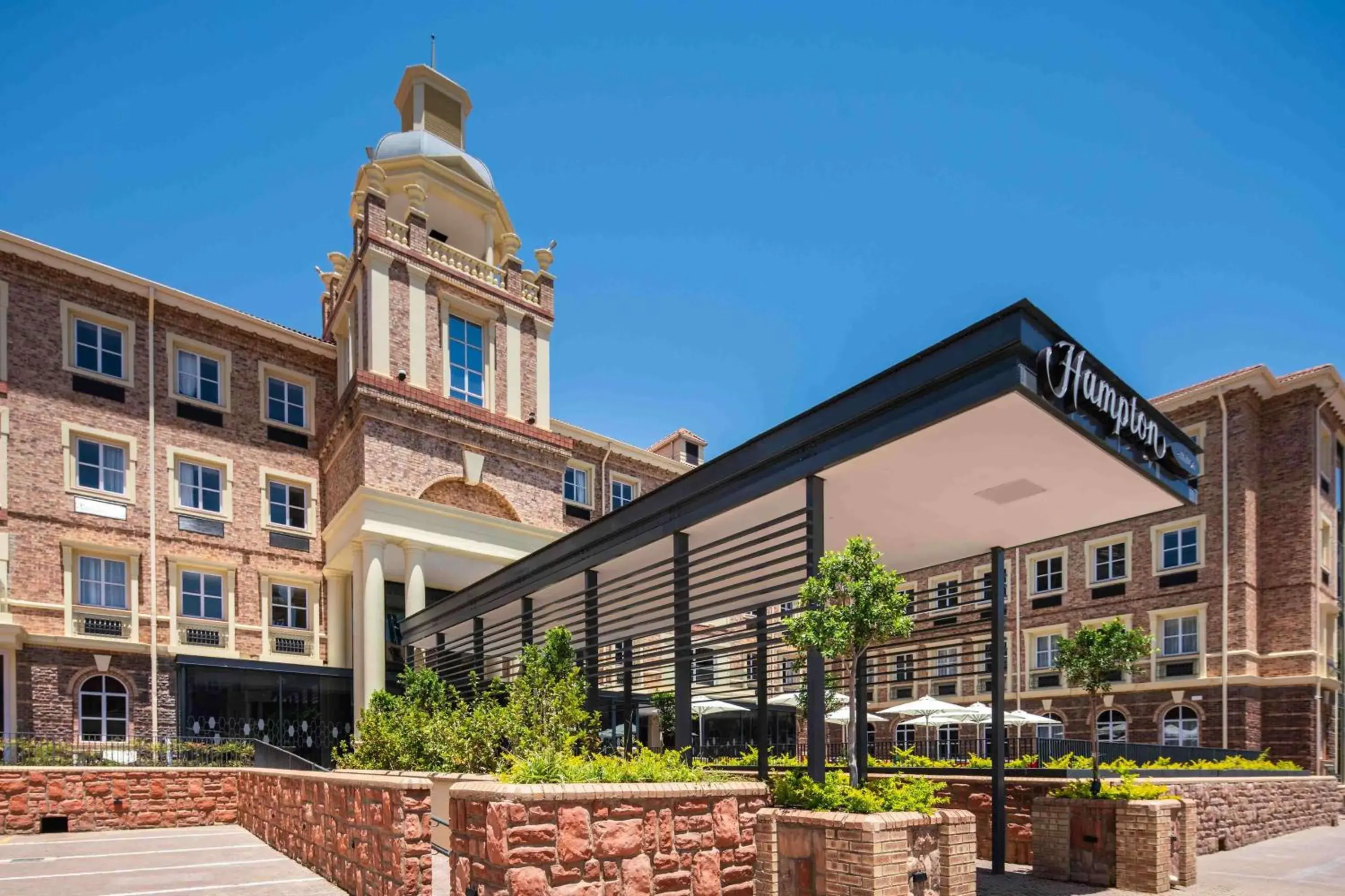 Property building in Hampton By Hilton Sandton Grayston Property building in Hampton By Hilton Sandton Grayston