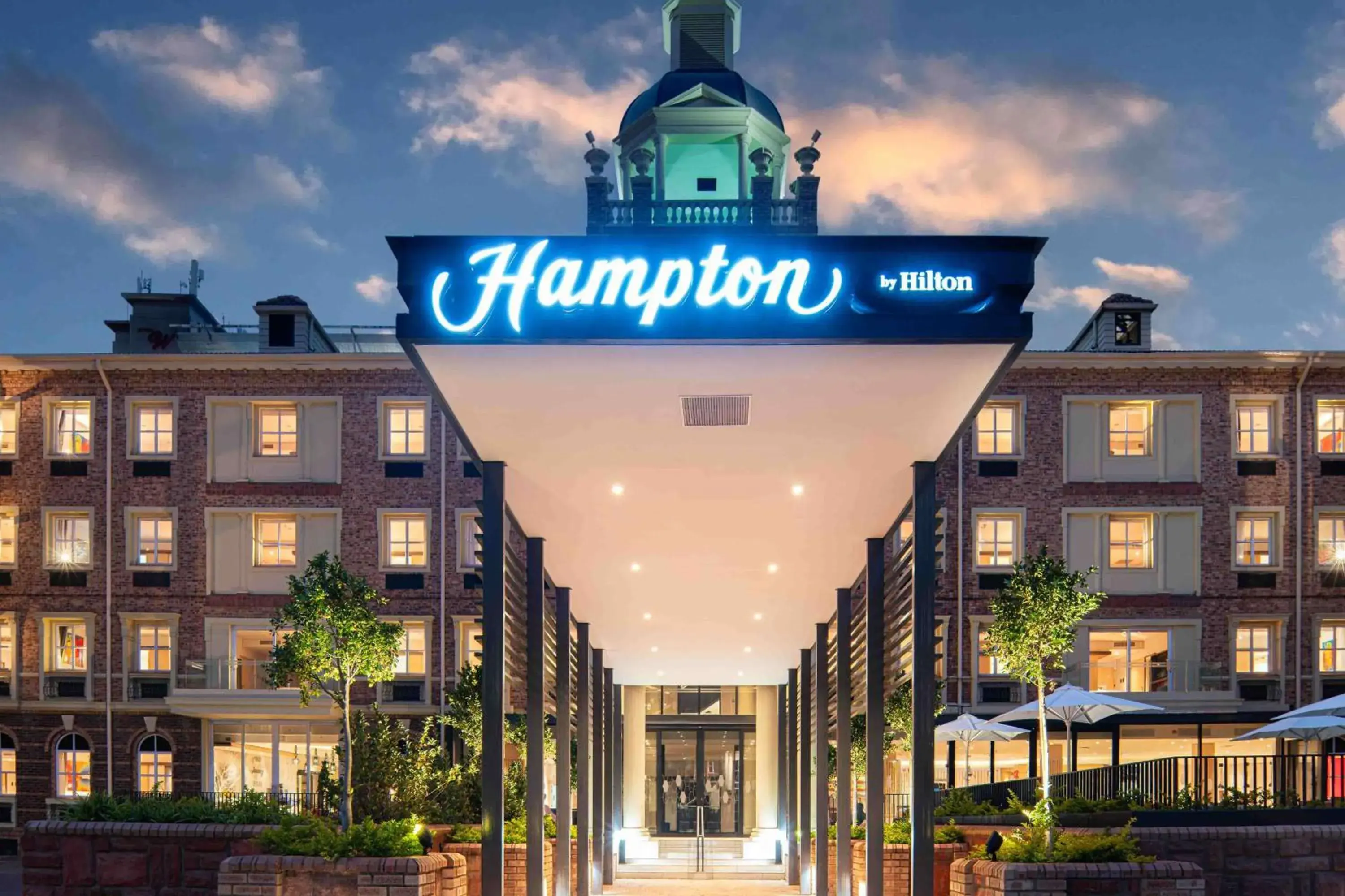 Property building in Hampton By Hilton Sandton Grayston Property building in Hampton By Hilton Sandton Grayston