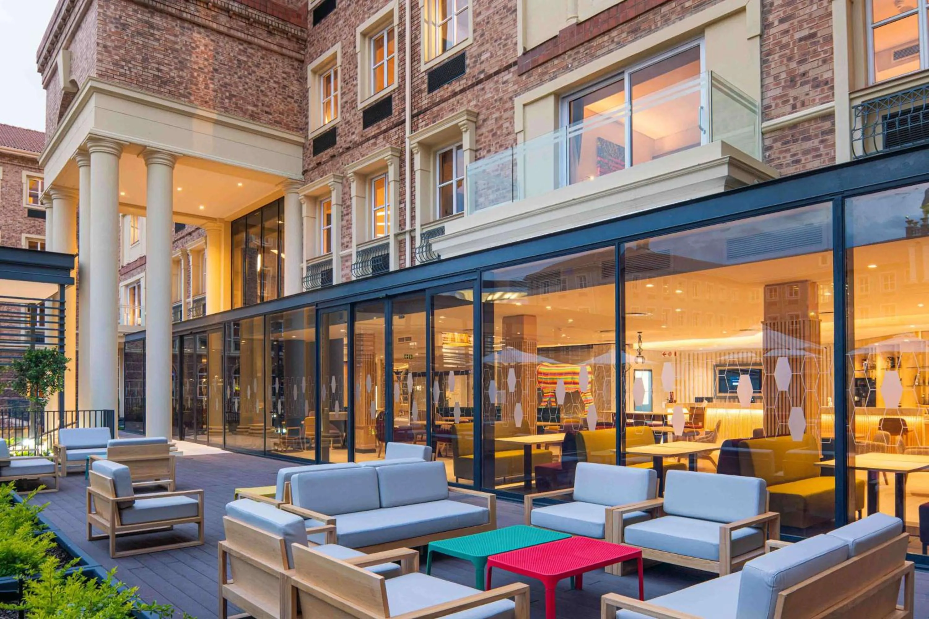 Patio in Hampton By Hilton Sandton Grayston