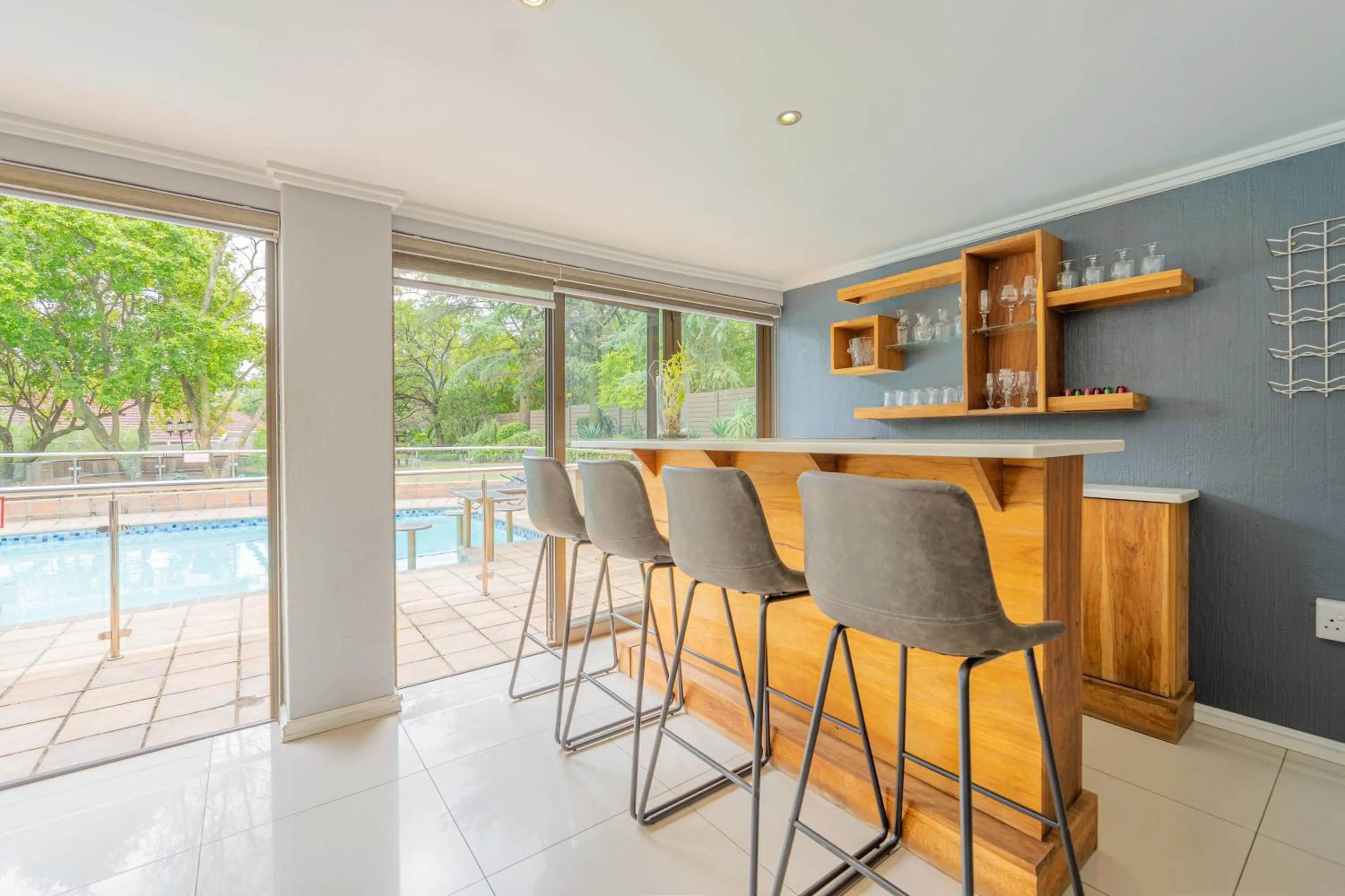 minibar in 4 On Mangaan