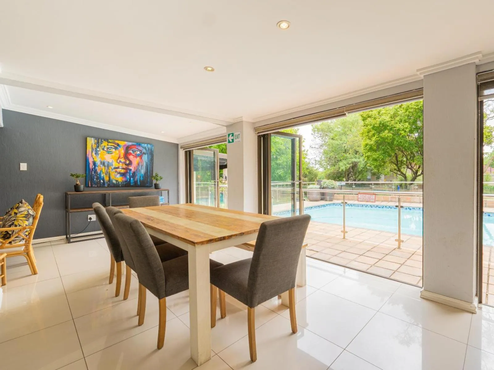 Dining area in 4 On Mangaan