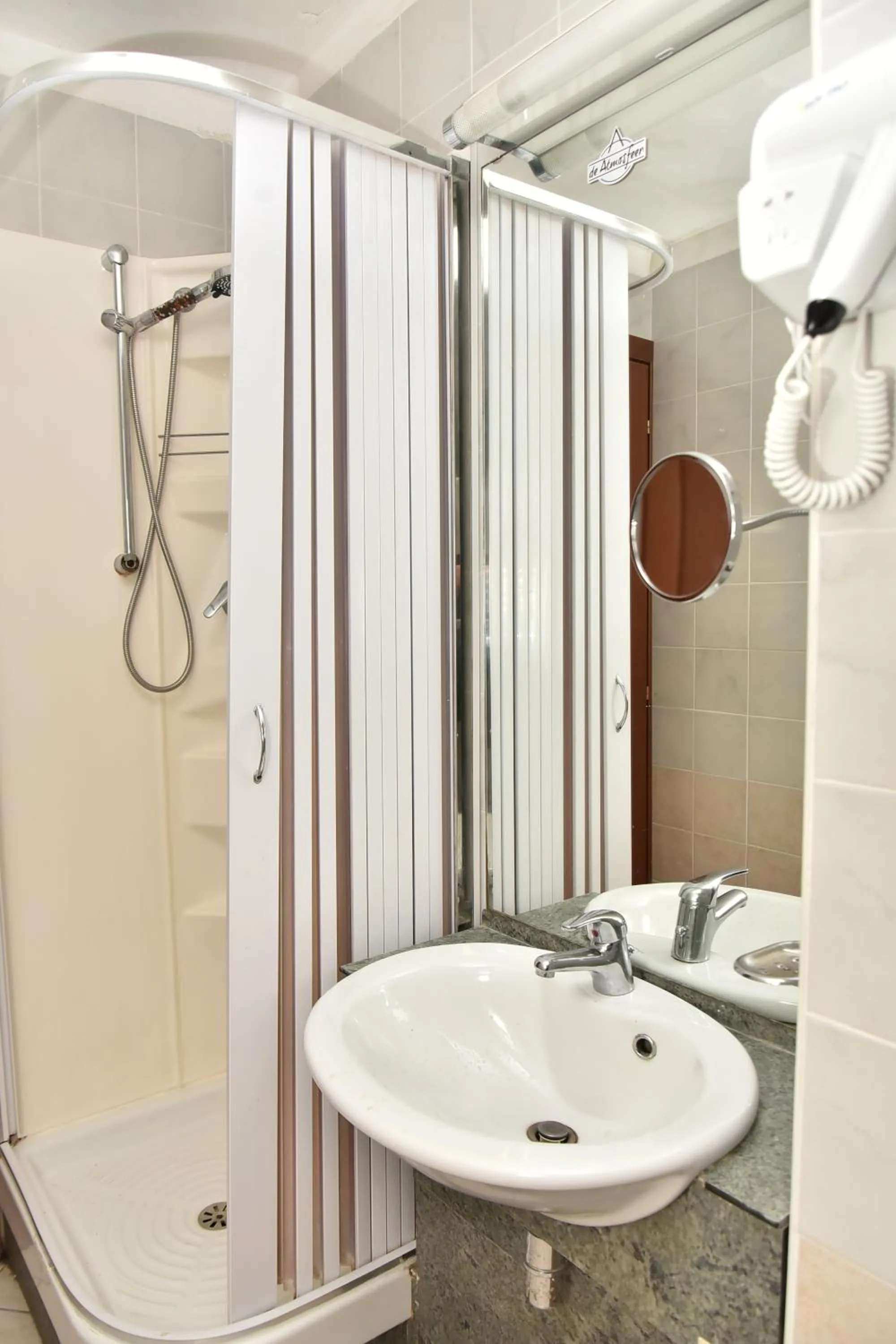 Shower in Casa Picanto - Low-Budget Apartments