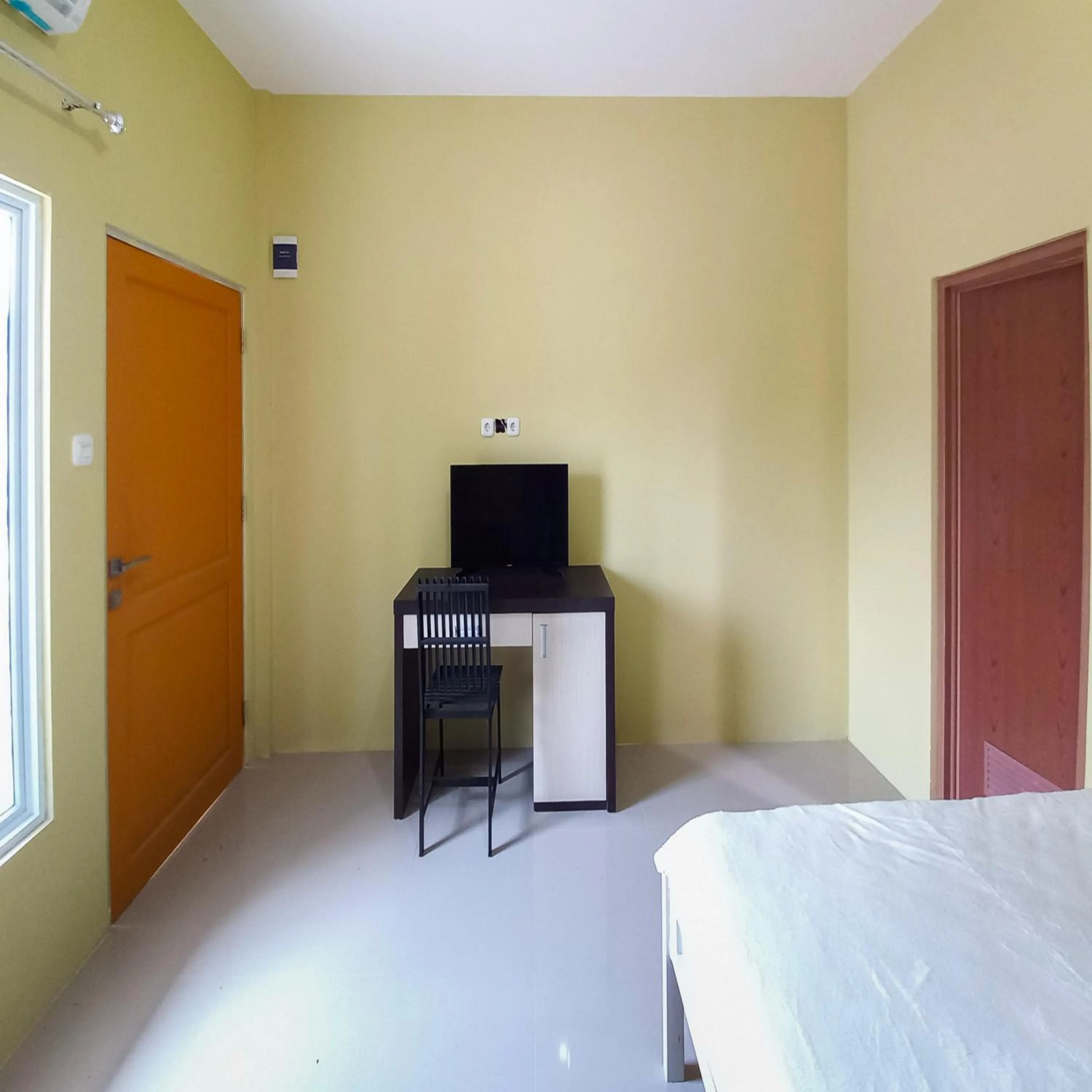 Bedroom, Bed in FARAH Homestay Syariah Mitra RedDoorz
