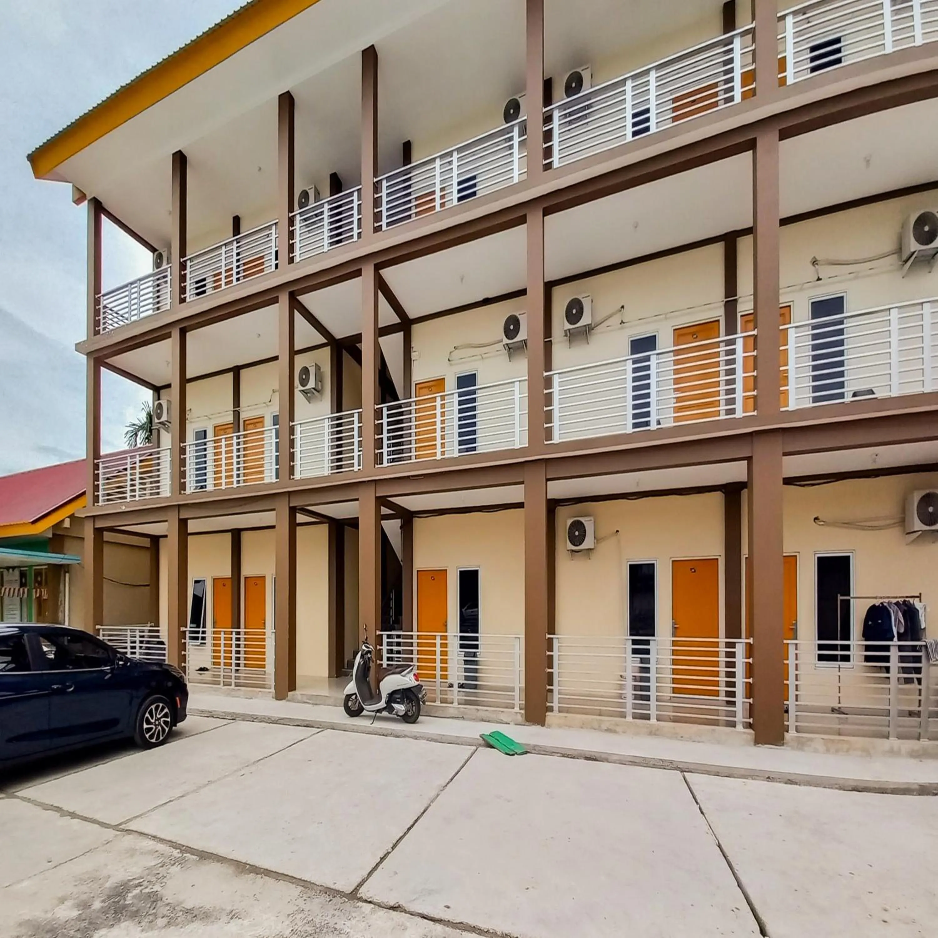 Facade/entrance in FARAH Homestay Syariah Mitra RedDoorz