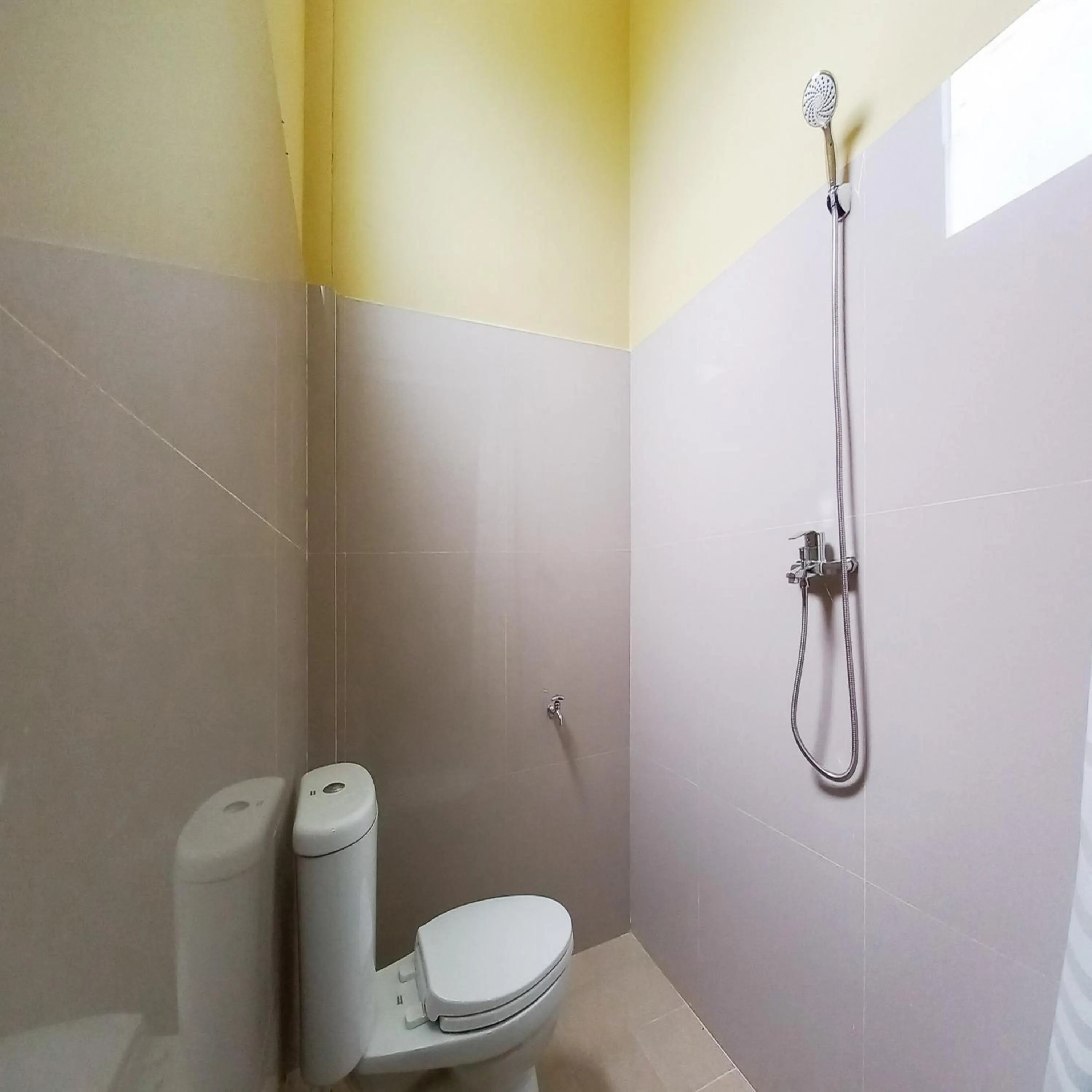 Bathroom in FARAH Homestay Syariah Mitra RedDoorz