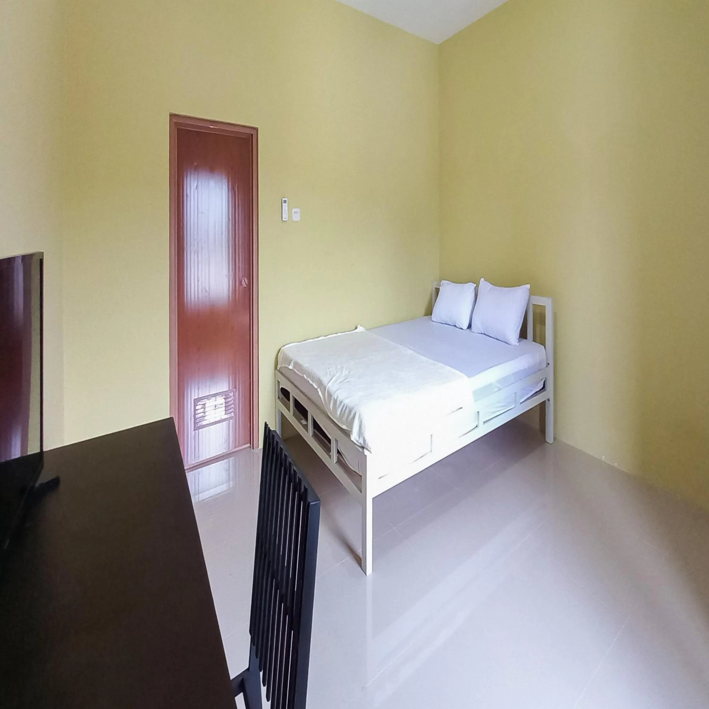 Bedroom, Bed in FARAH Homestay Syariah Mitra RedDoorz