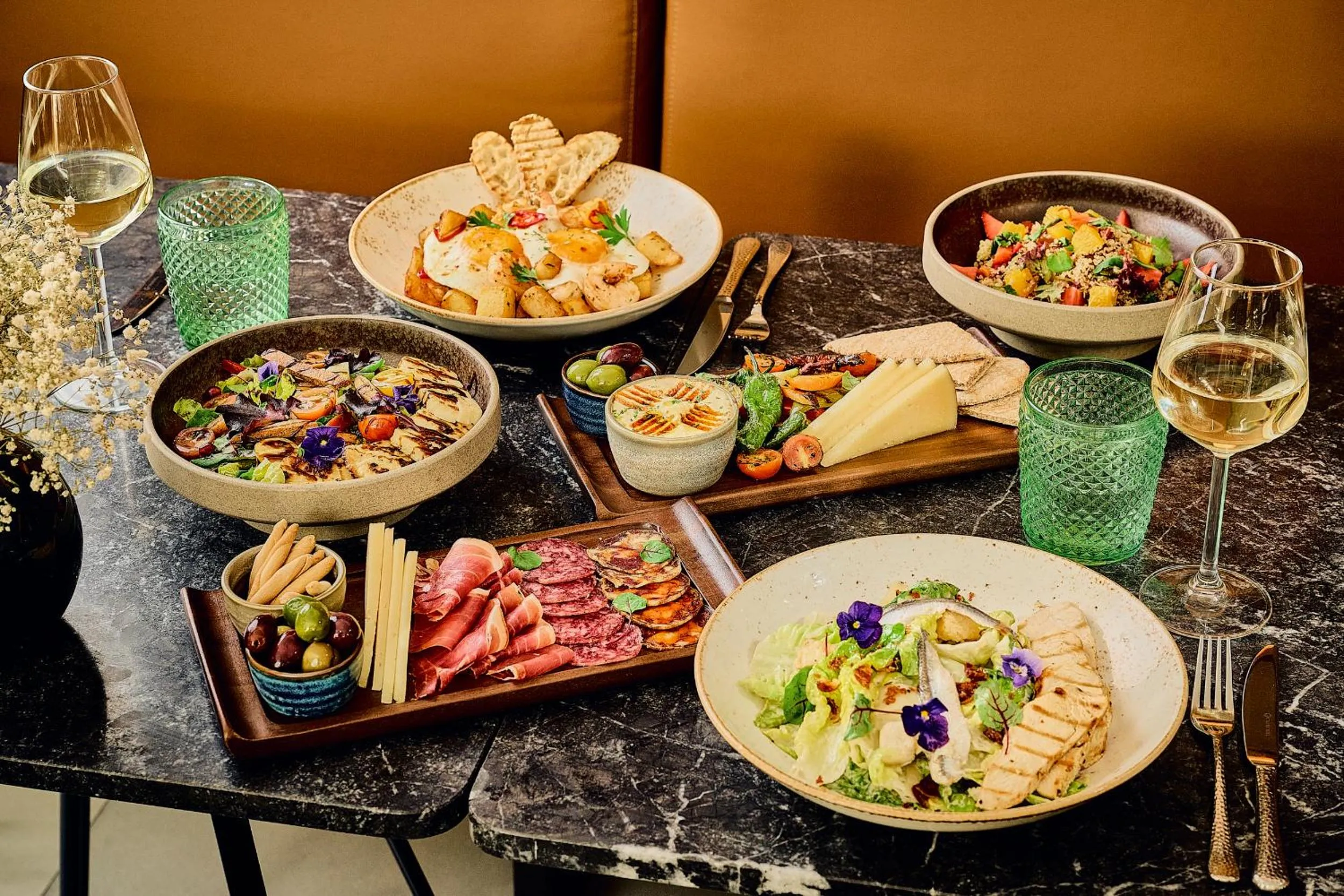 Food and drinks in The Level at Melia White House