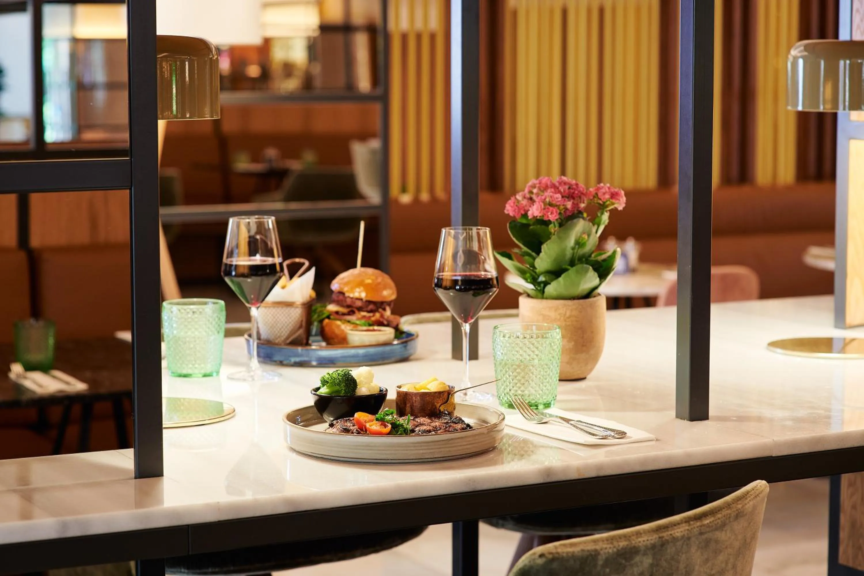 Restaurant/places to eat in The Level at Melia White House